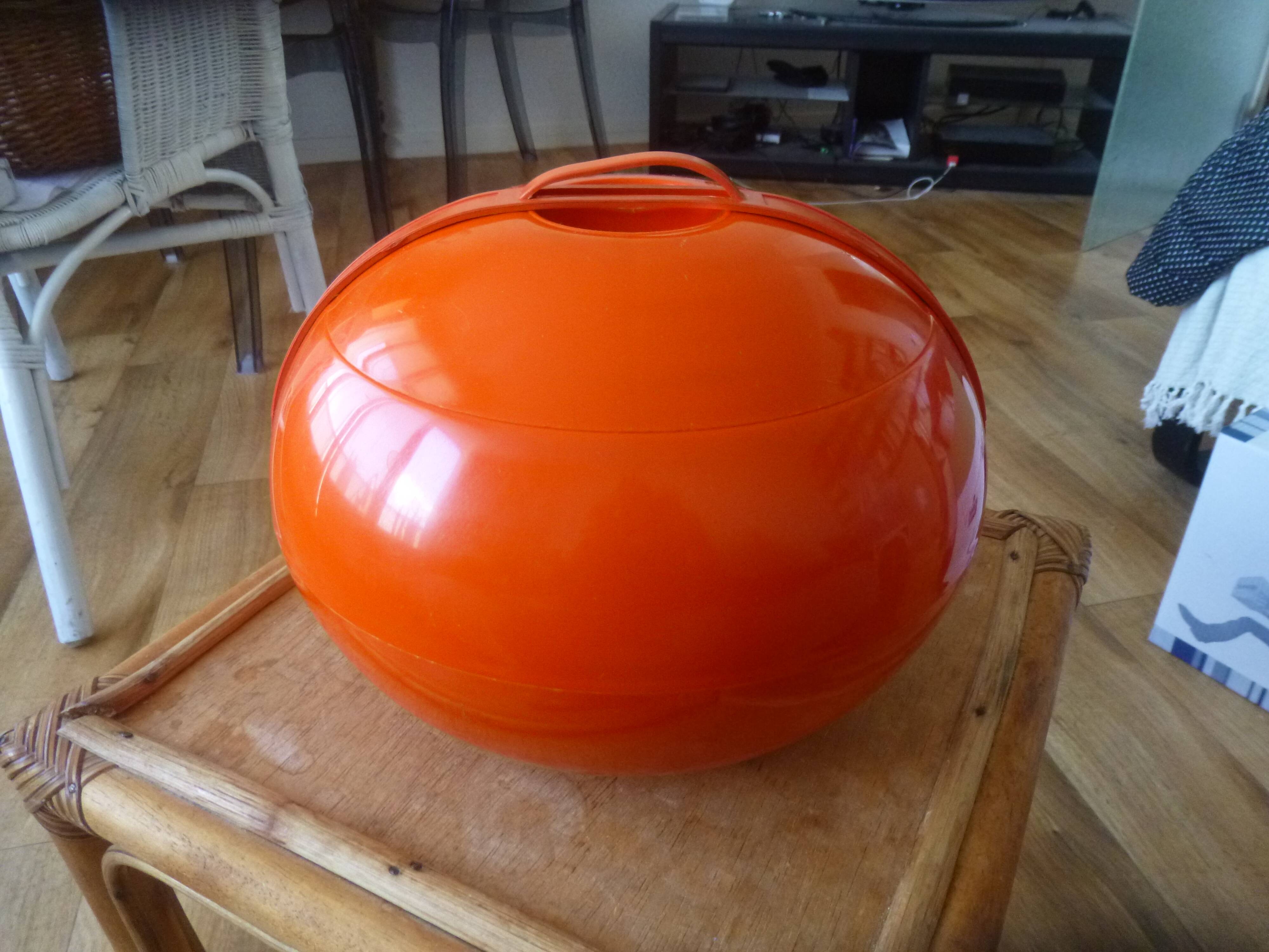 Ball picnic set from the 70s