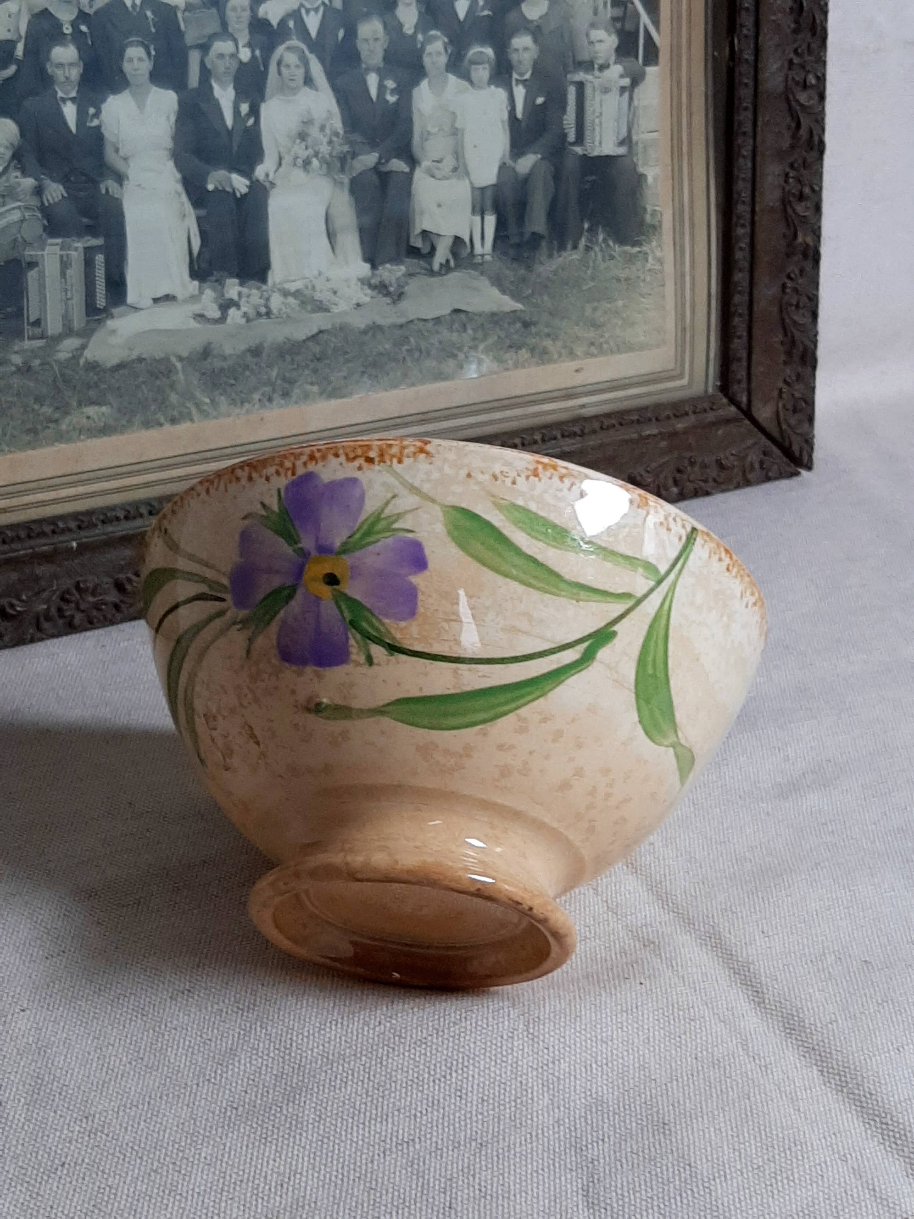 Old bowl in earthenware with floral decoration.