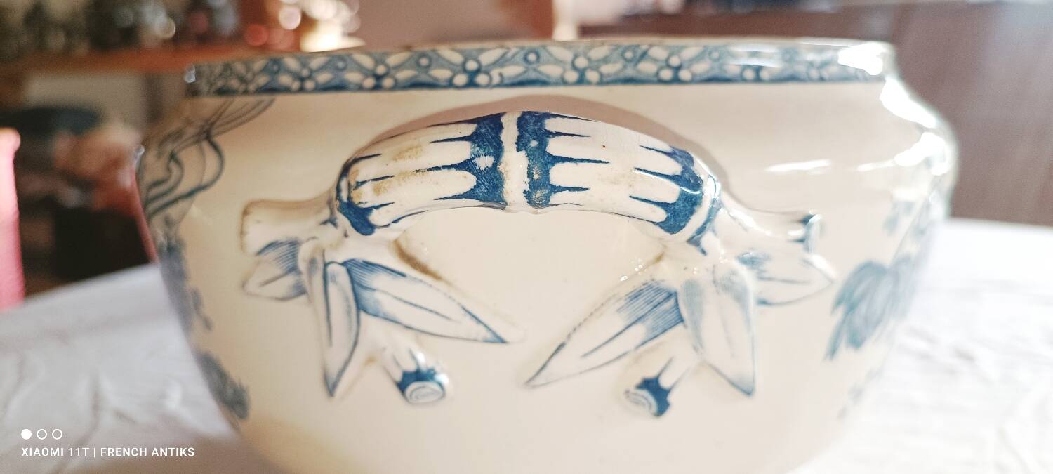 soup tureen, flat dish in porcelain Sarguemines France decor Royat