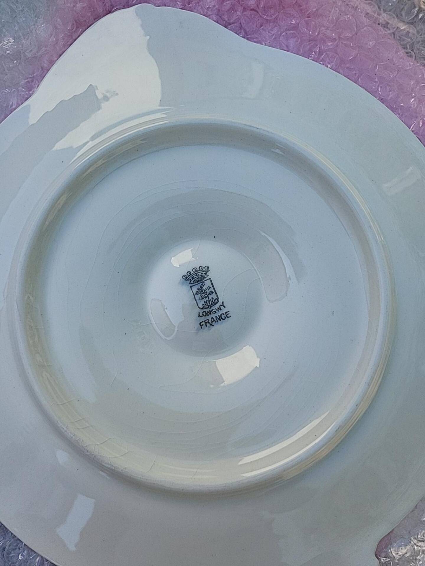 11 Longwy oyster plates with wells and a central compartment.
