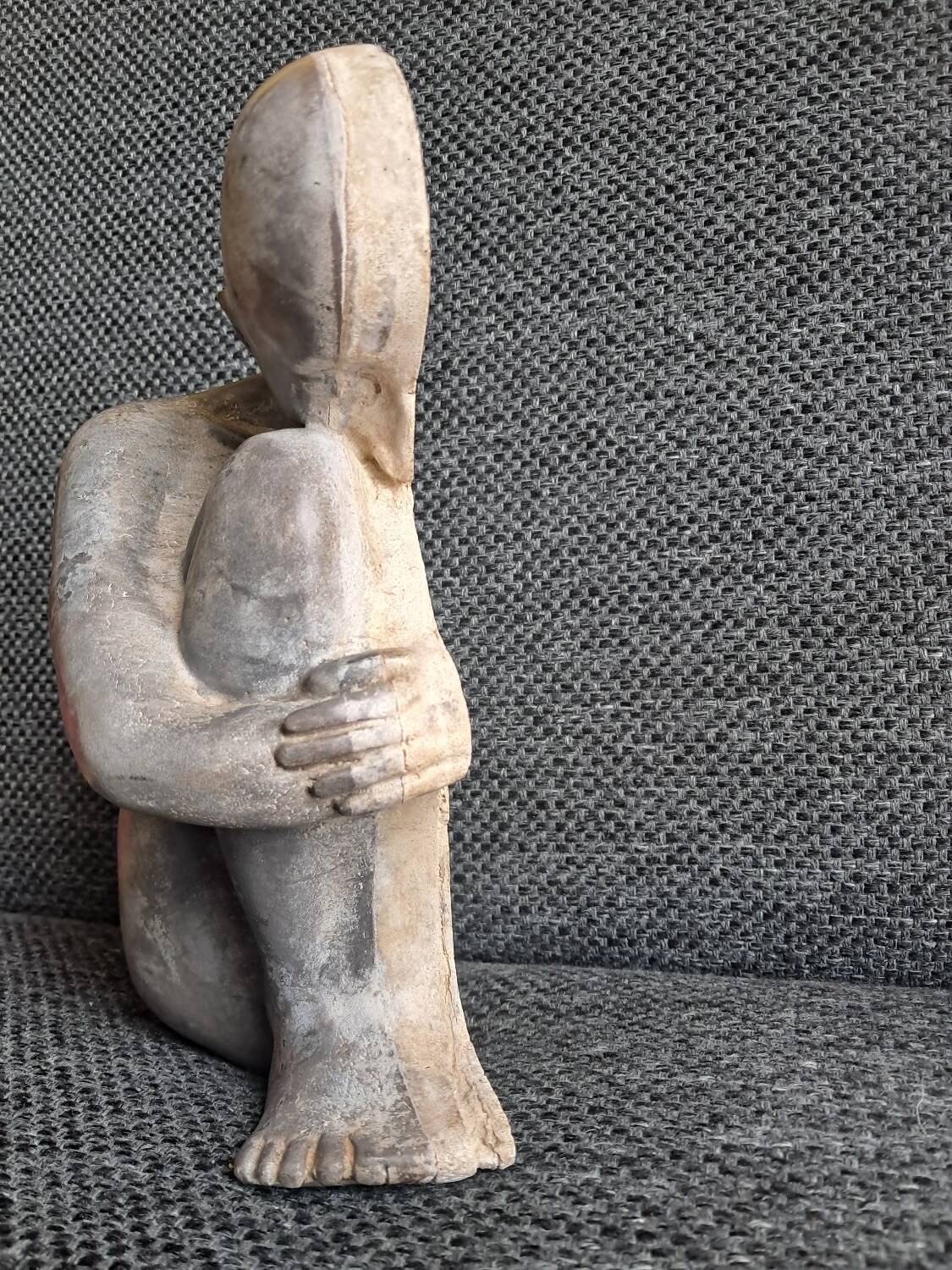 Sculpture of a woman, curiosity