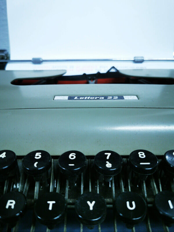 Olivetti Typewriter Lettera 22