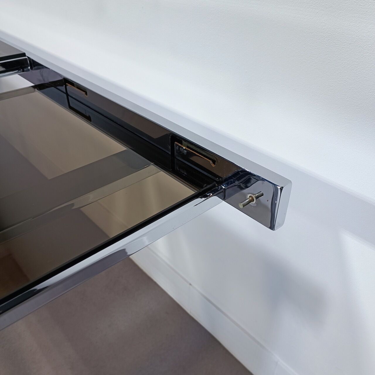 Extendable chrome dining table