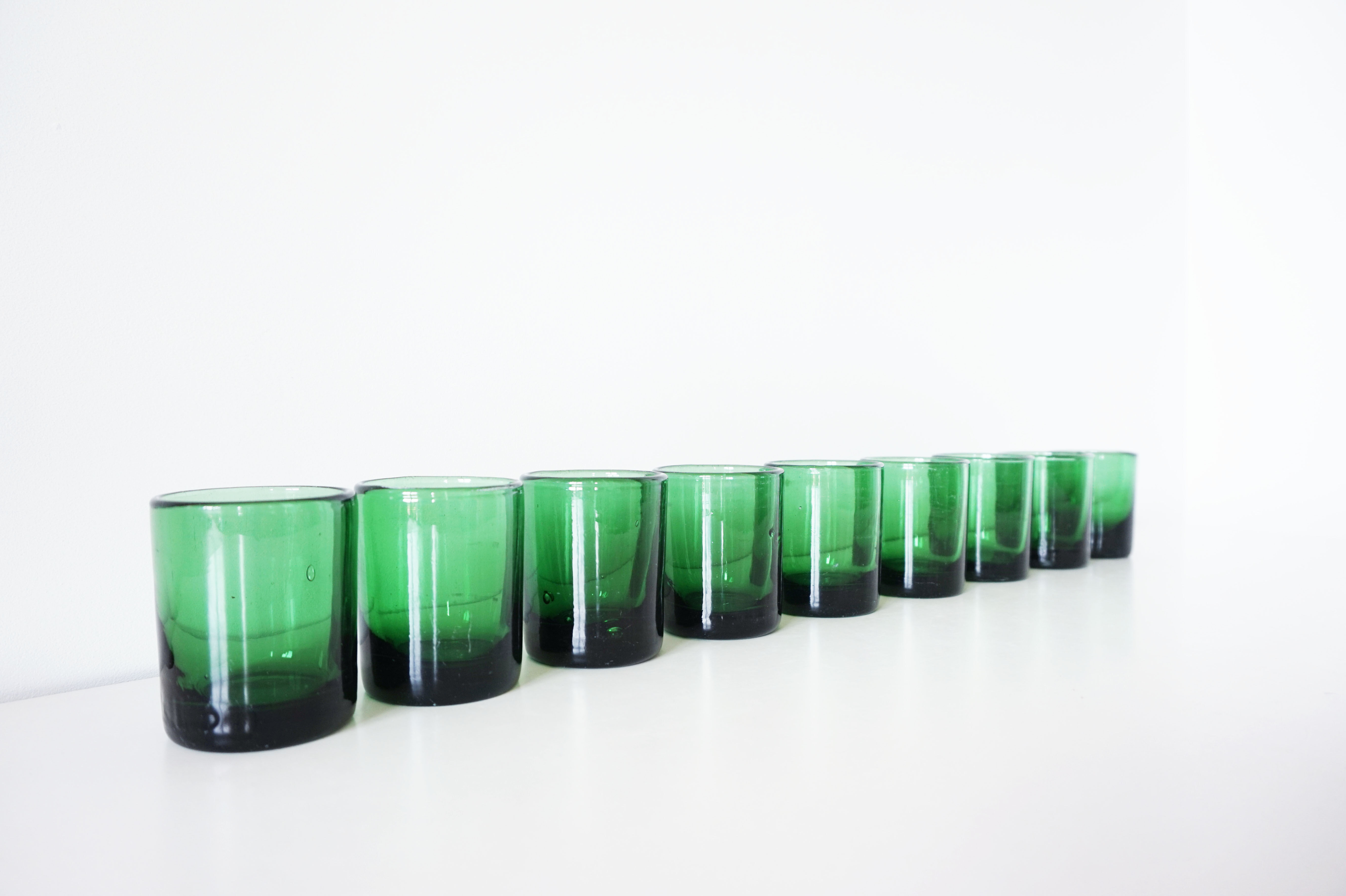 Lot de 9 verres à eau en verre soufflé vert