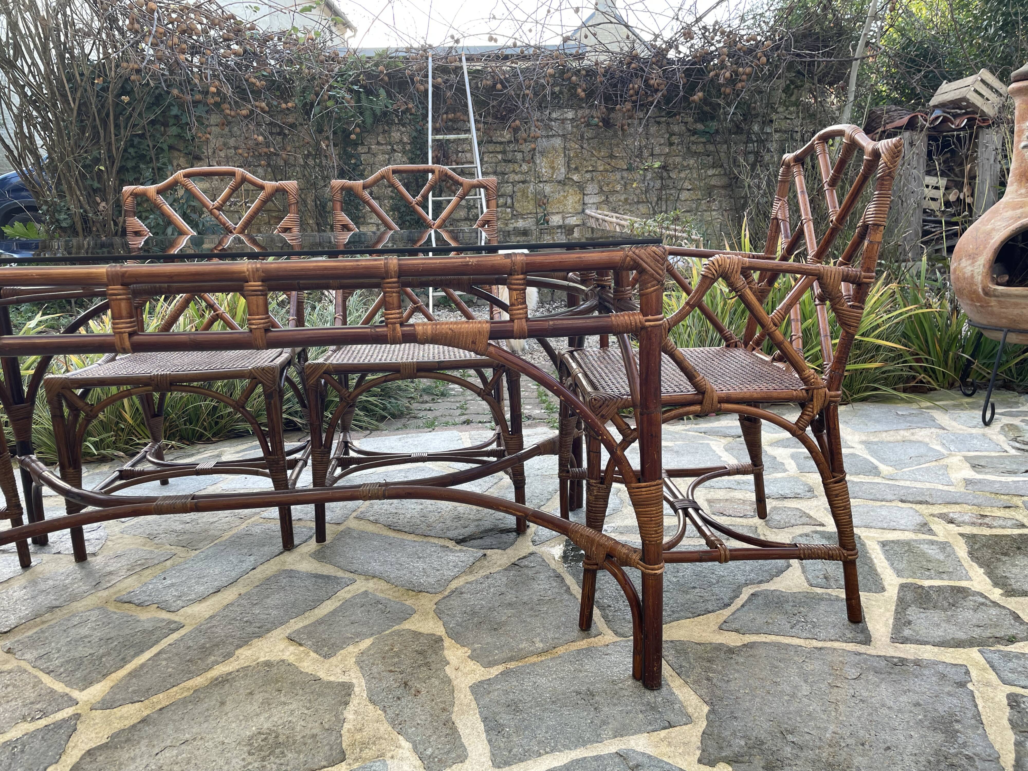 Salle à manger en rotin et bambou