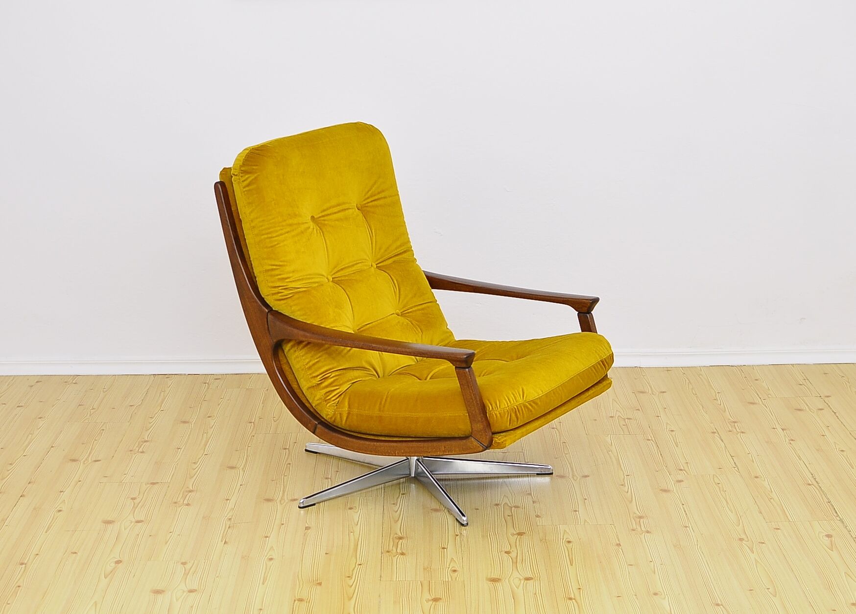 Fauteuil pivotant en velours, années 1970