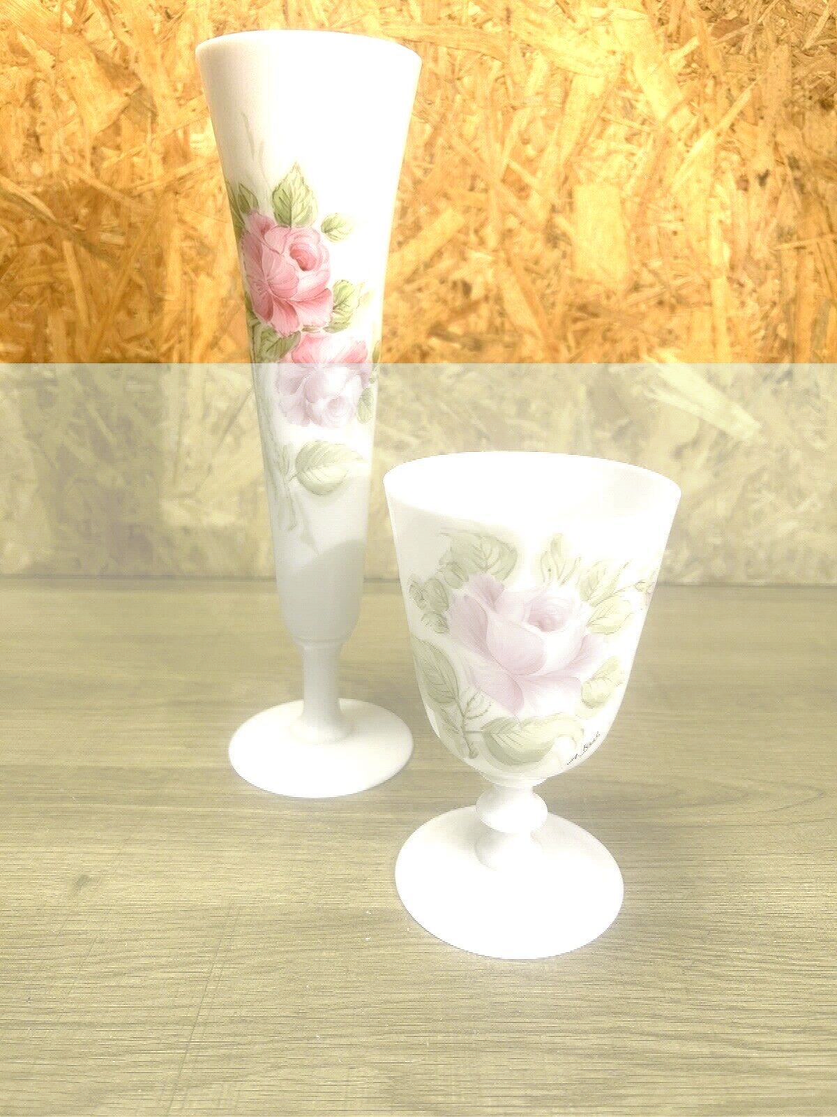 Vase and white eopaline glass set with painted floral decoration - Paris, vintage