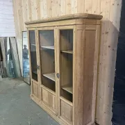 Library in oak from the late 19th century.
