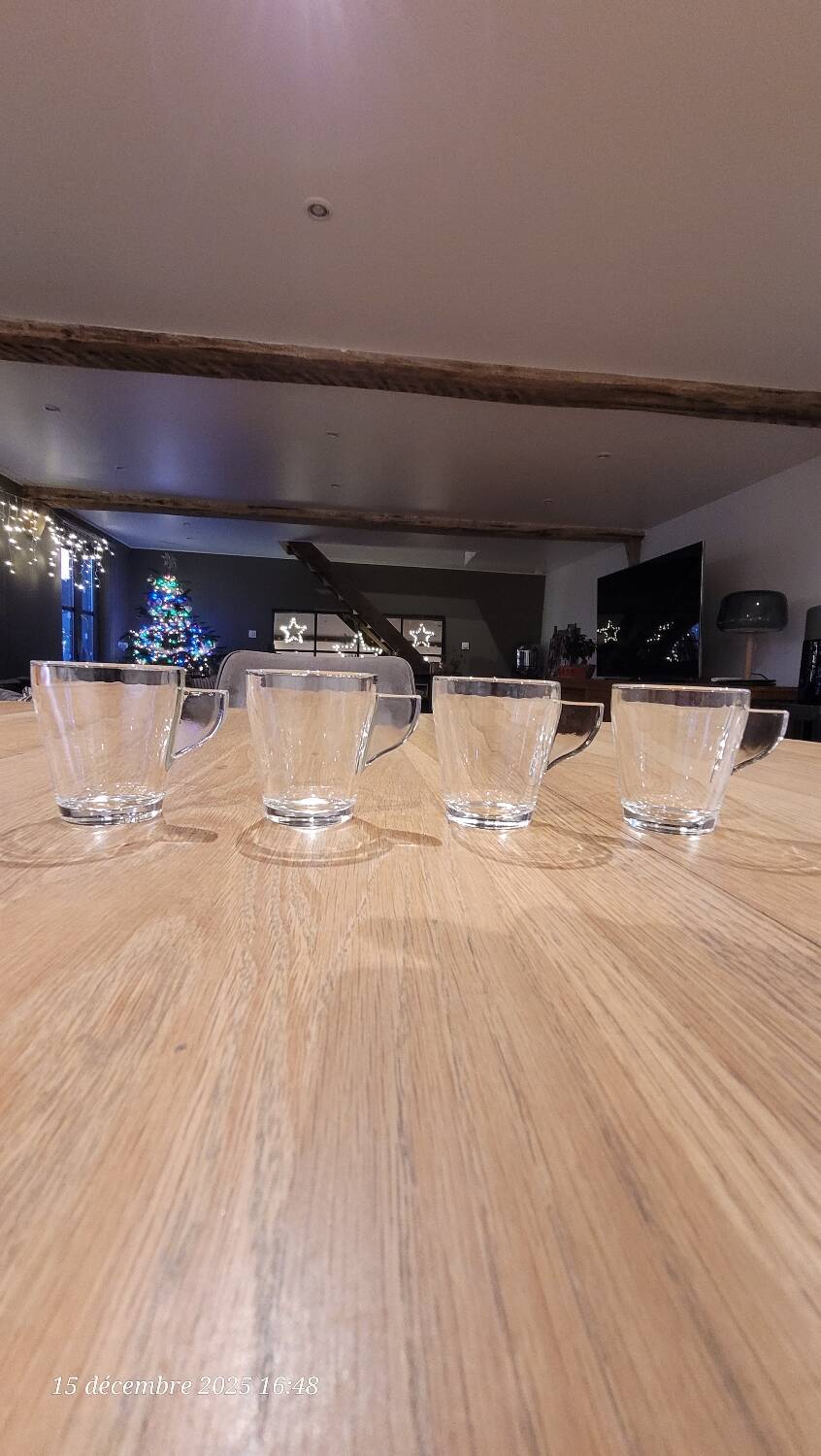 4 transparent glass coffee cups
