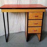 Teen desk and its chair