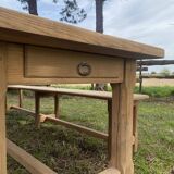Farm table