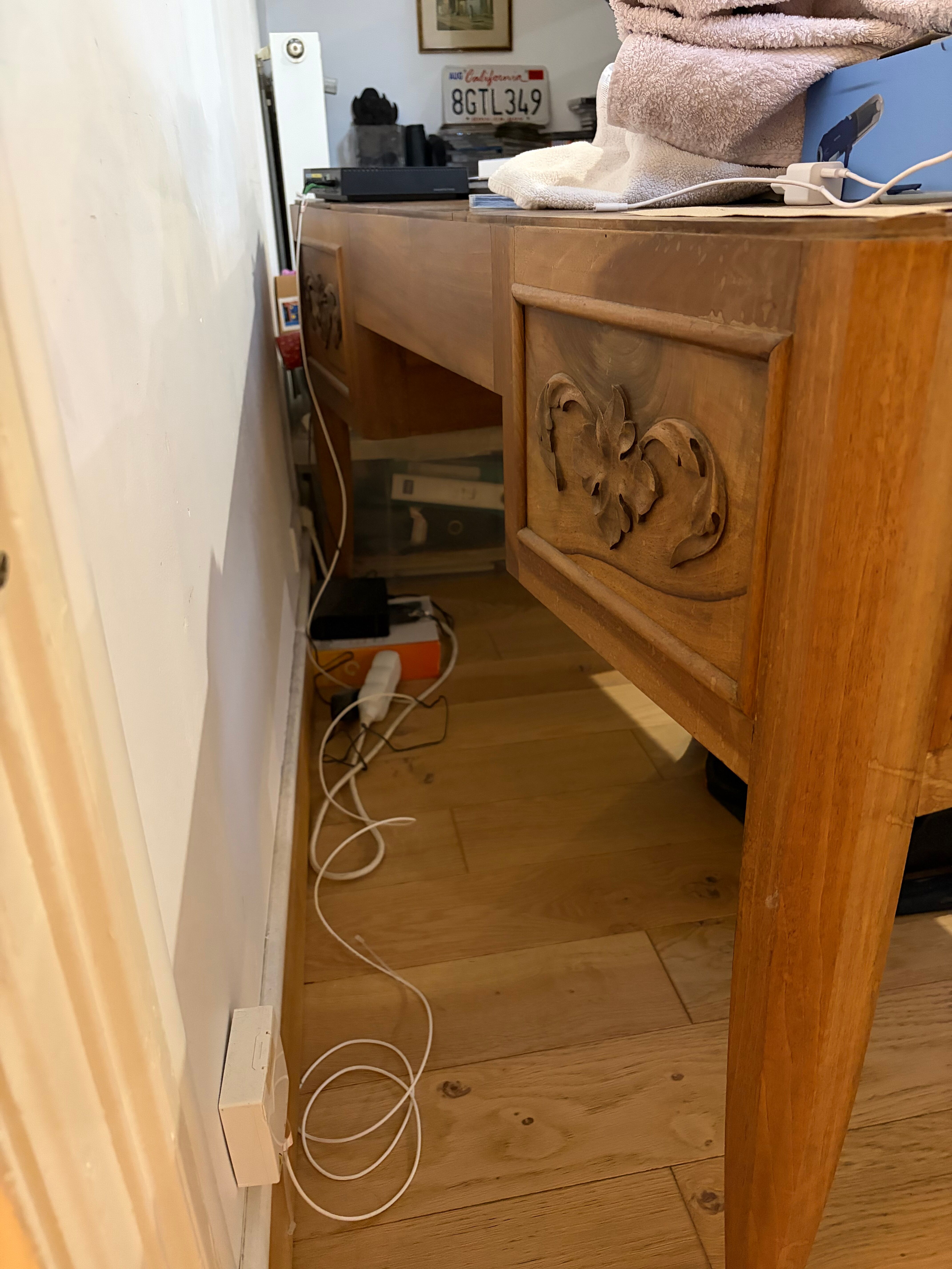 Bureau et fauteuil