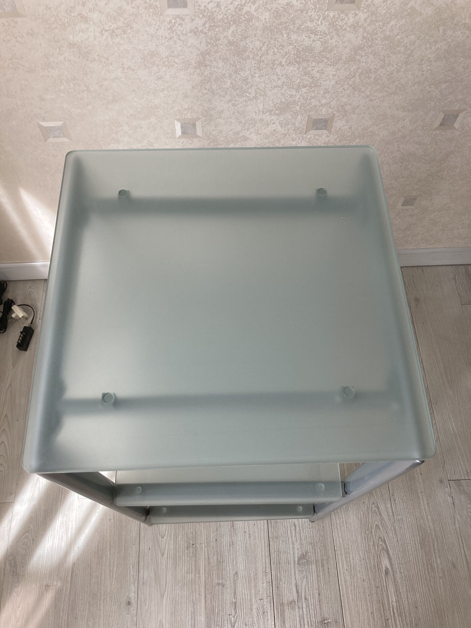 Occasional furniture with 3 shelves in metal and glass