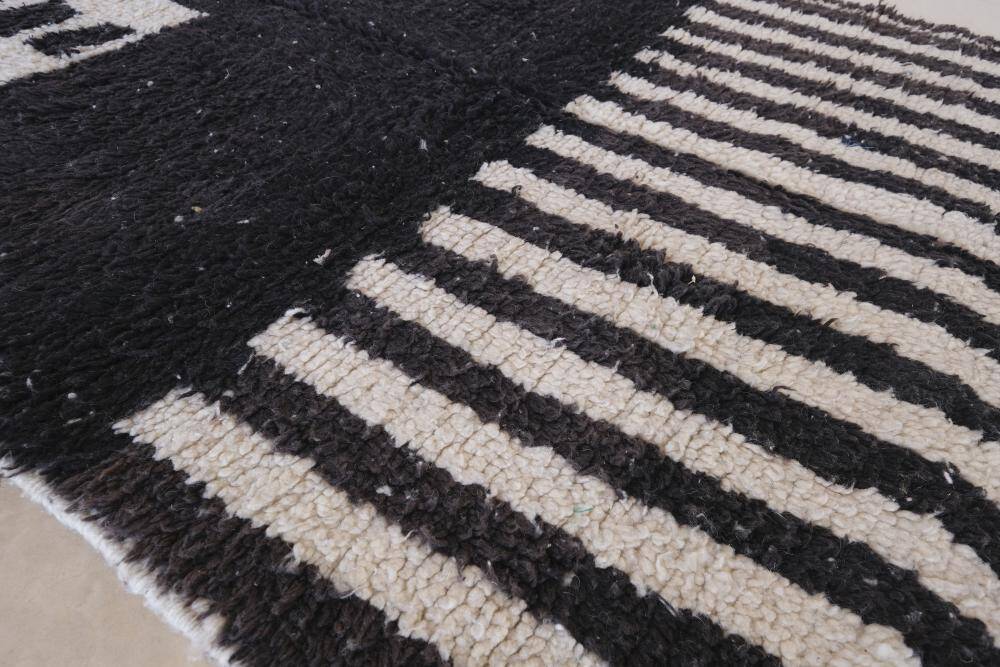 Modern Berber Rug - 250 x 167 cm