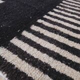 Modern Berber Rug - 250 x 167 cm