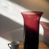 Vase violet en verre soufflé