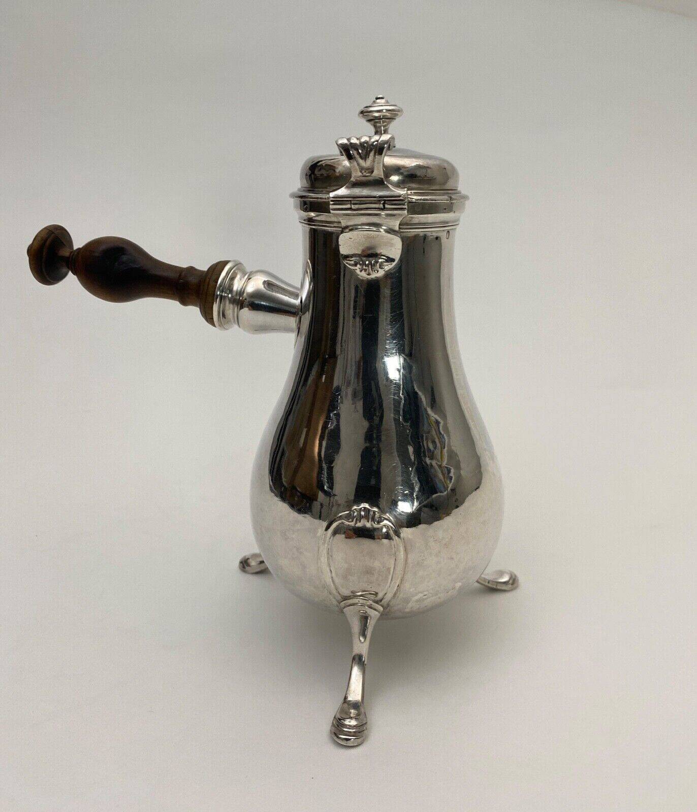 Tripod chocolate jug in silver from the 18th century Farmers General 378 grams