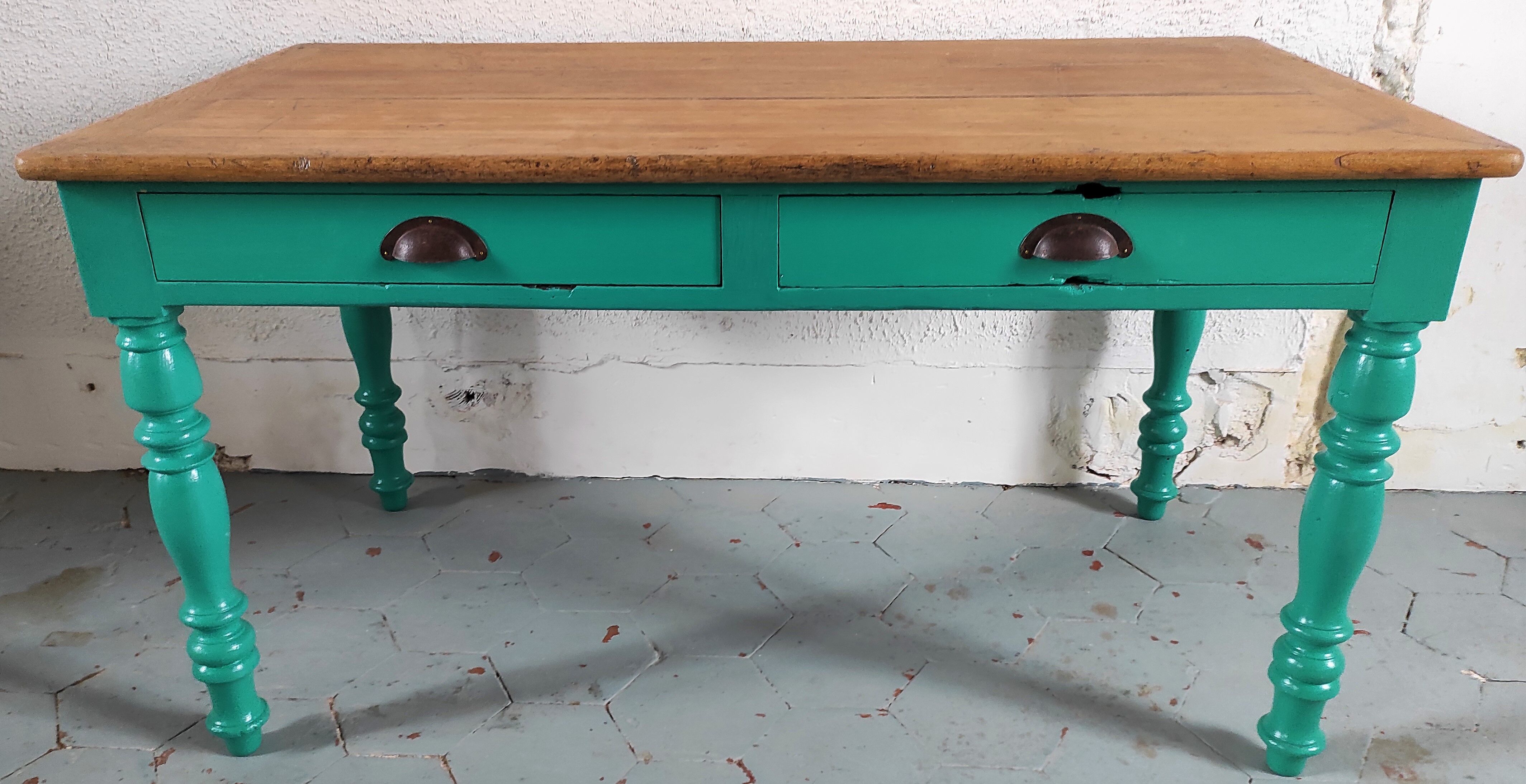 Farm table