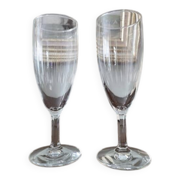 2 flûtes anciennes gravées en verre soufflé