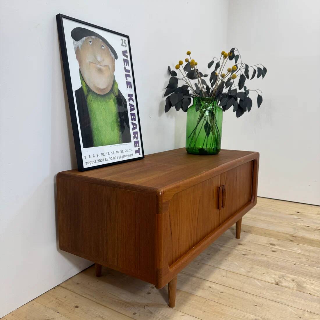 Sideboard bas Dyrlund avec portes escamotables en teck, Danemark 1960