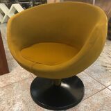 Pierre Guariche's luna armchair for Meurop