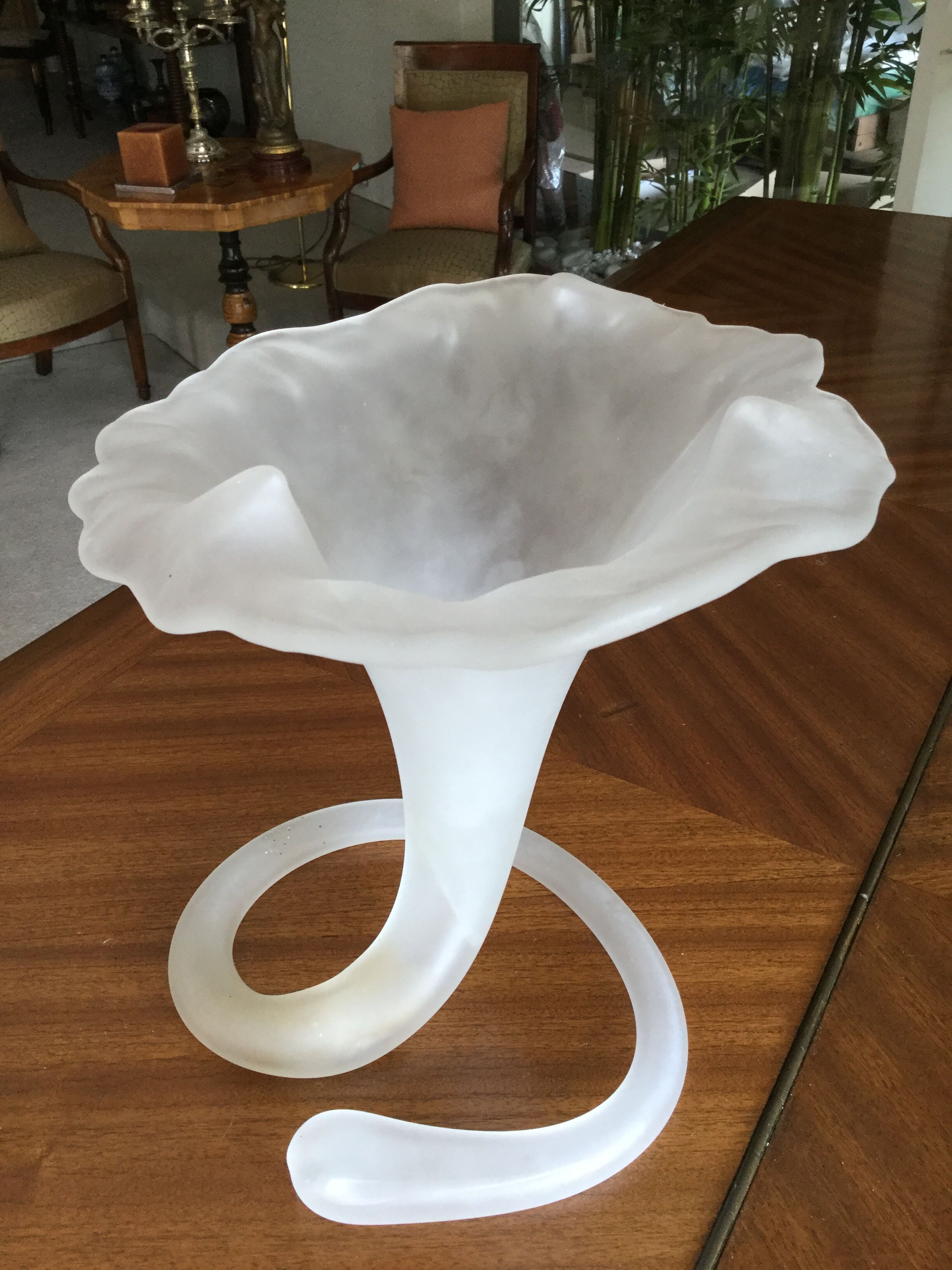 Vase in opaque glass