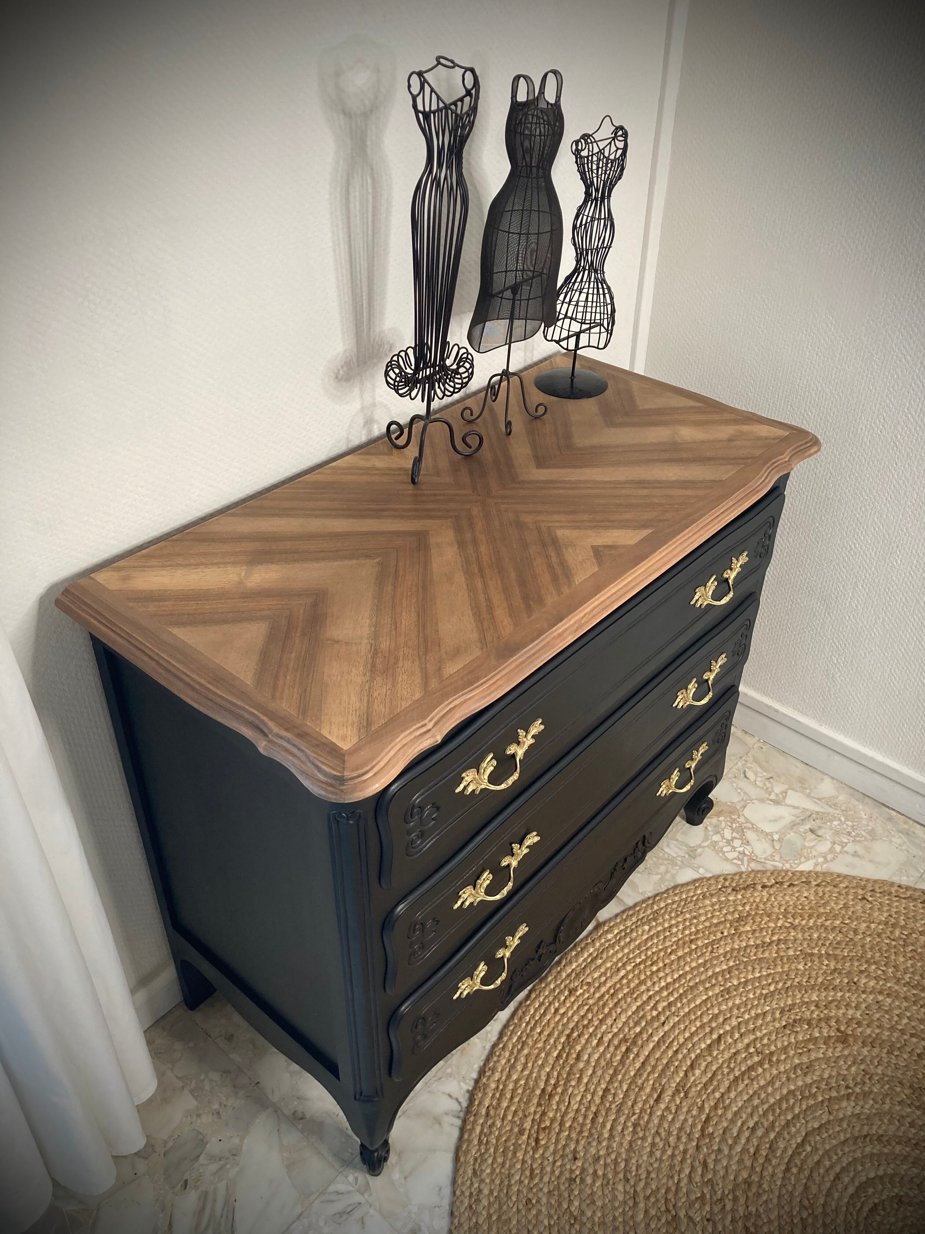 Black patinated commodity