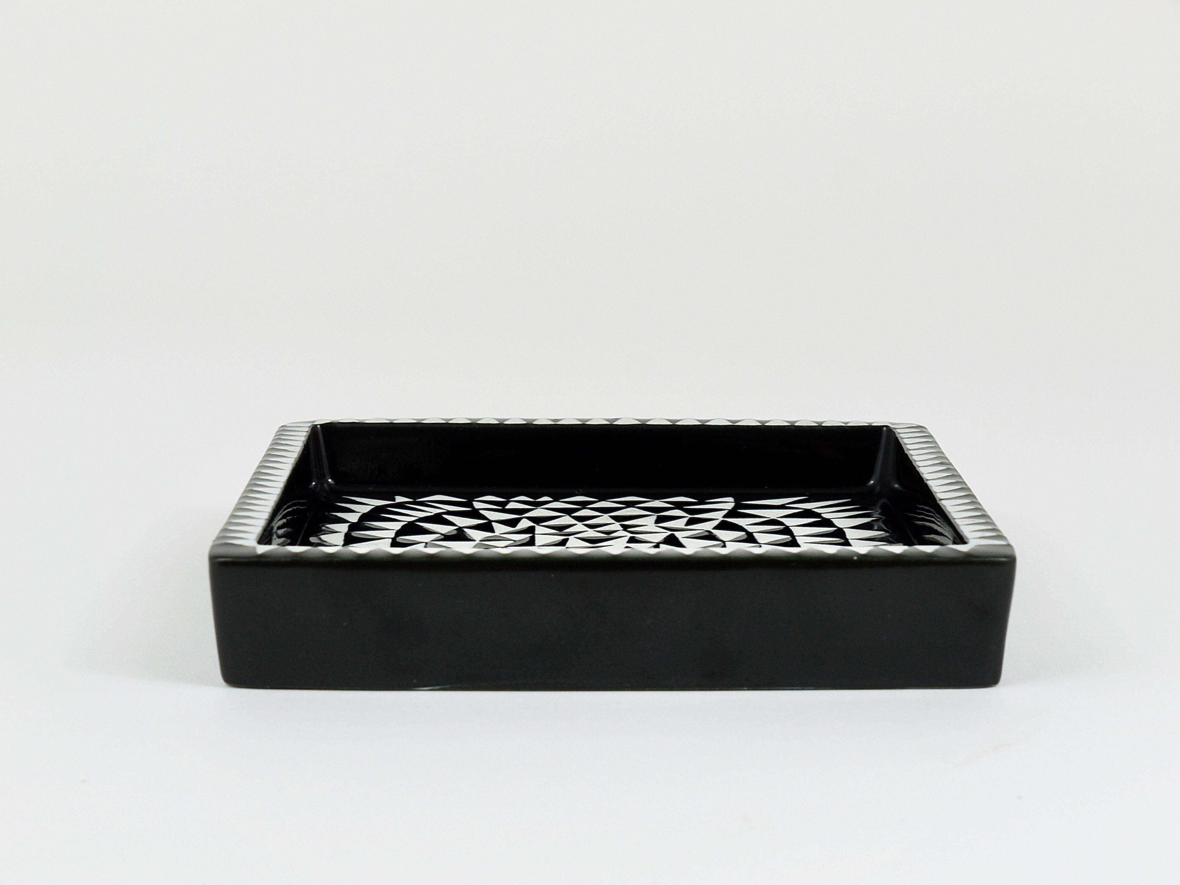 Black and white ceramic plate Domino by Stig Lindberg, ashtray, Gustavsberg, 1950s