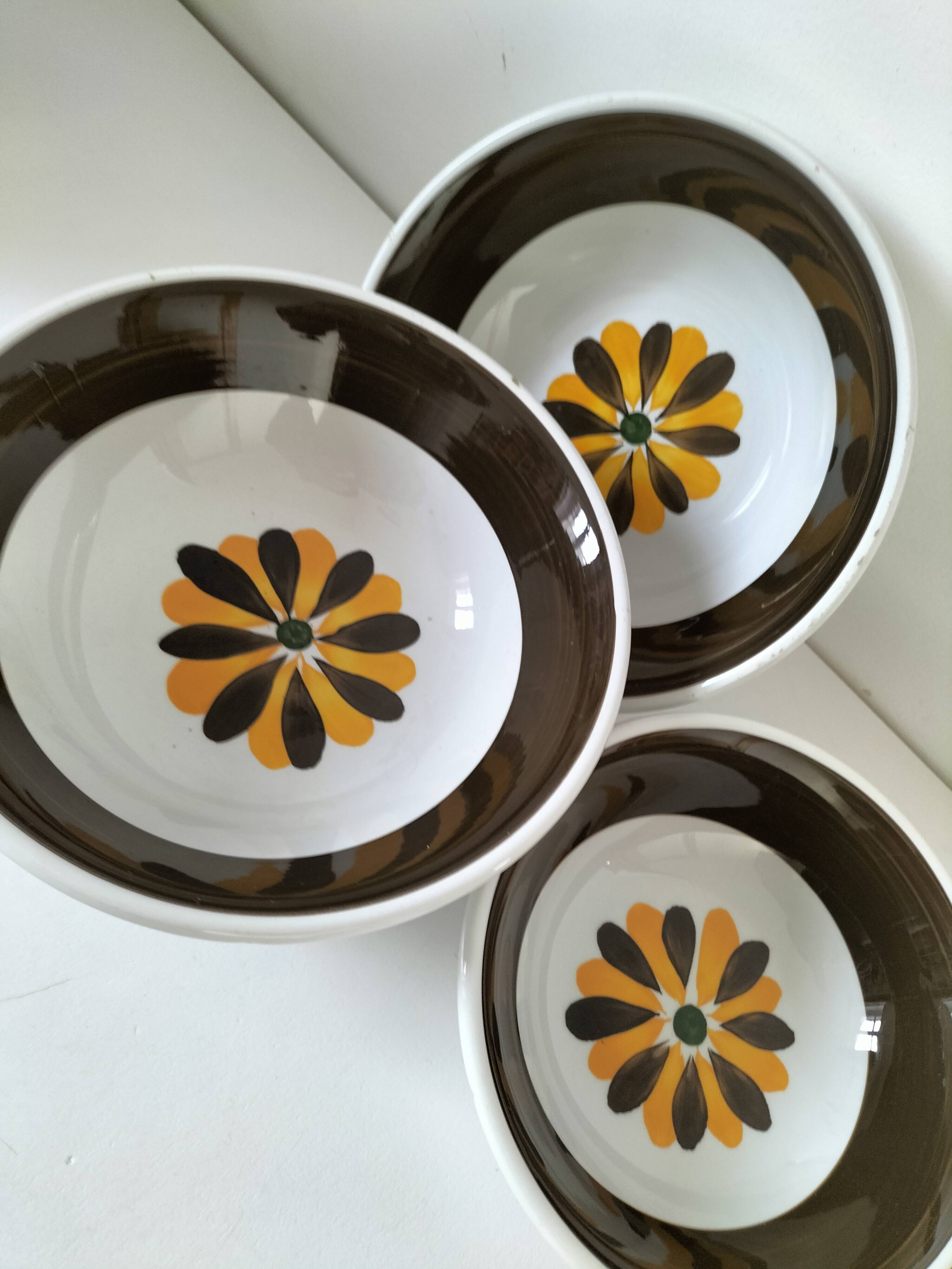 Trio of Italian 1970s deep plates, ochre brown floral decoration