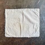 Housse de coussin fleurs en lin brodé