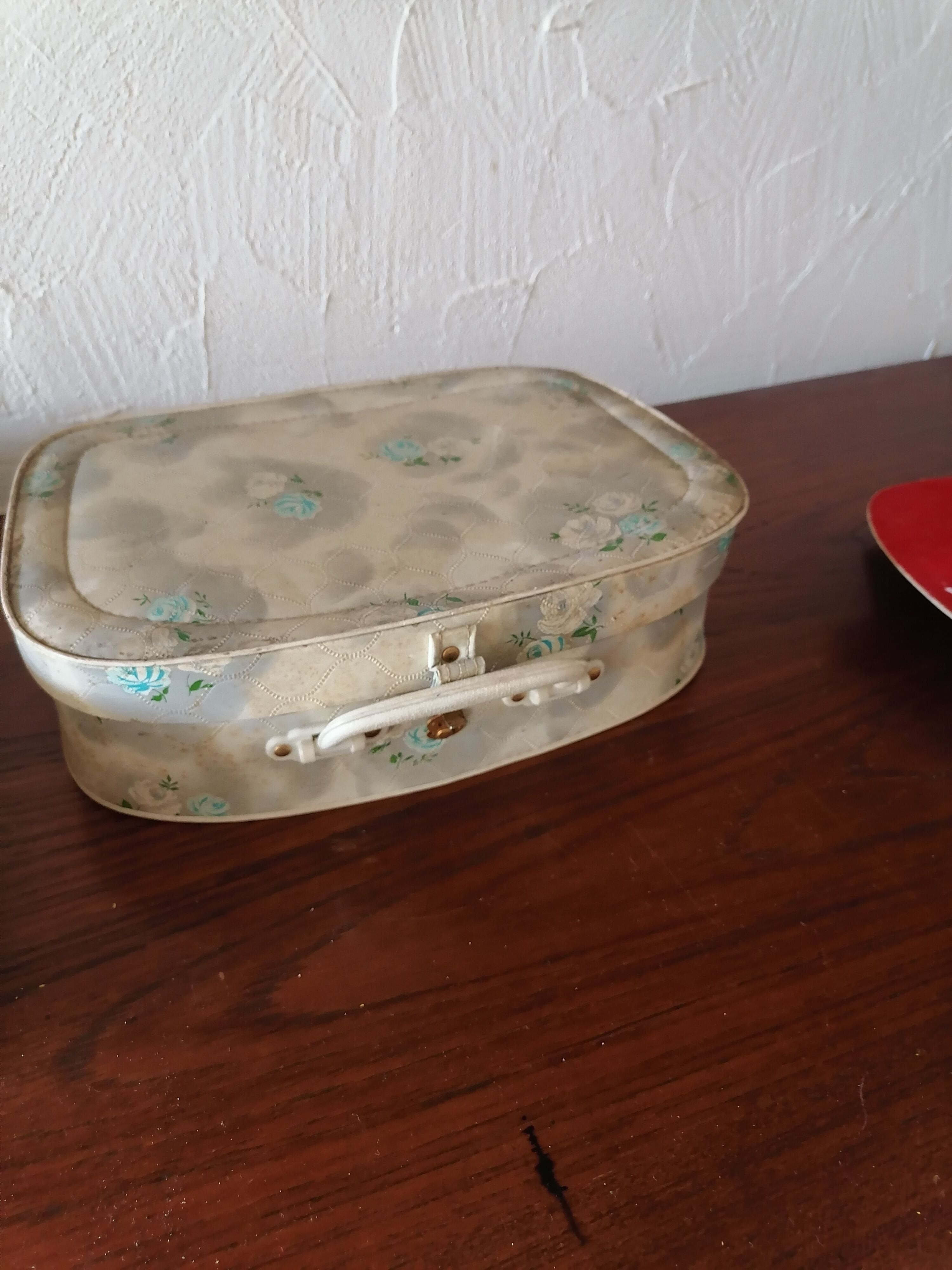 Suitcase sewing kit child, 1960