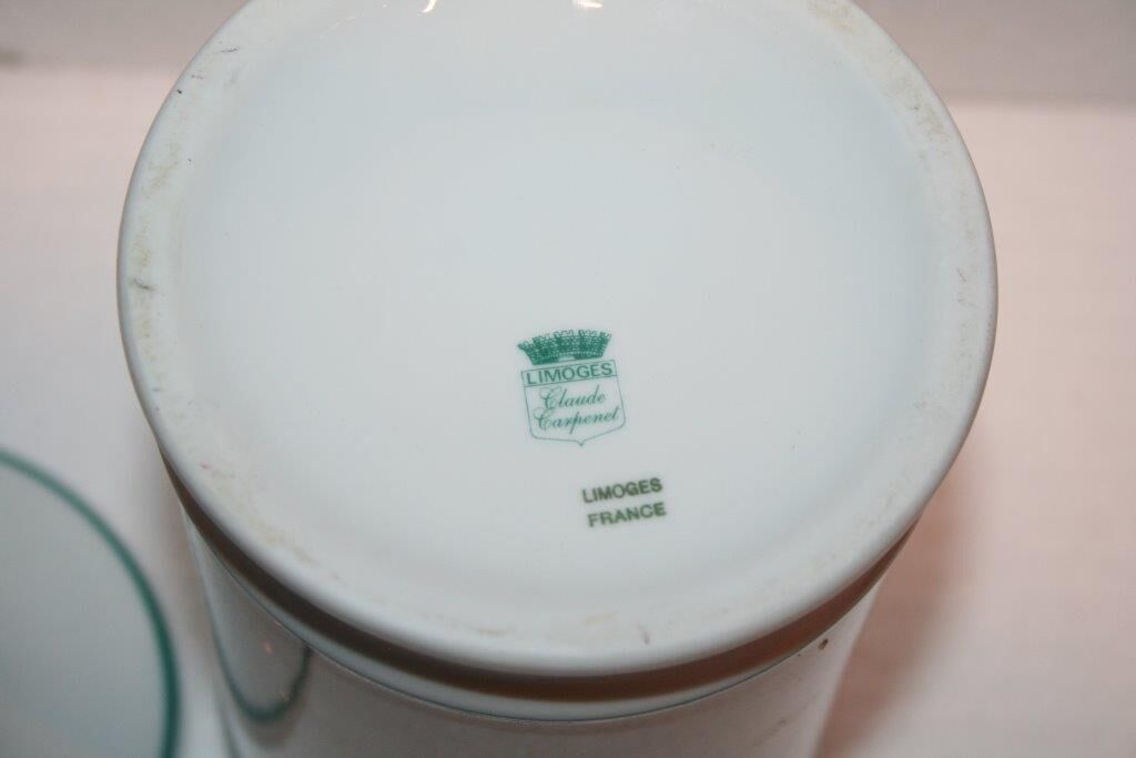 Porcelain pharmacy pot