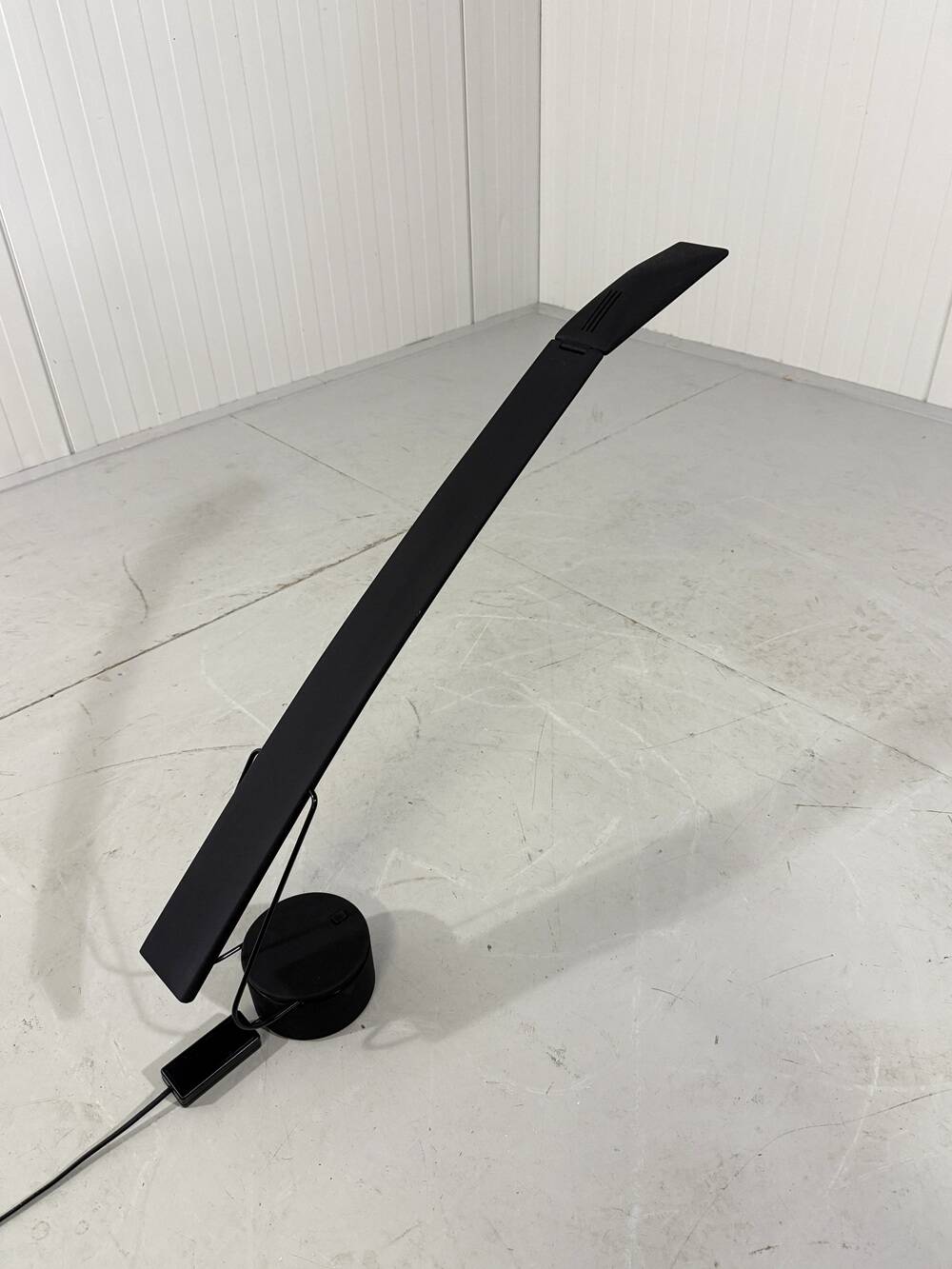 Dove desk lamp Mario Barbaglia & Marco Colombo, Italy