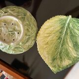 Cherry-decorated drainer fruit cup with its leaf-shaped dish