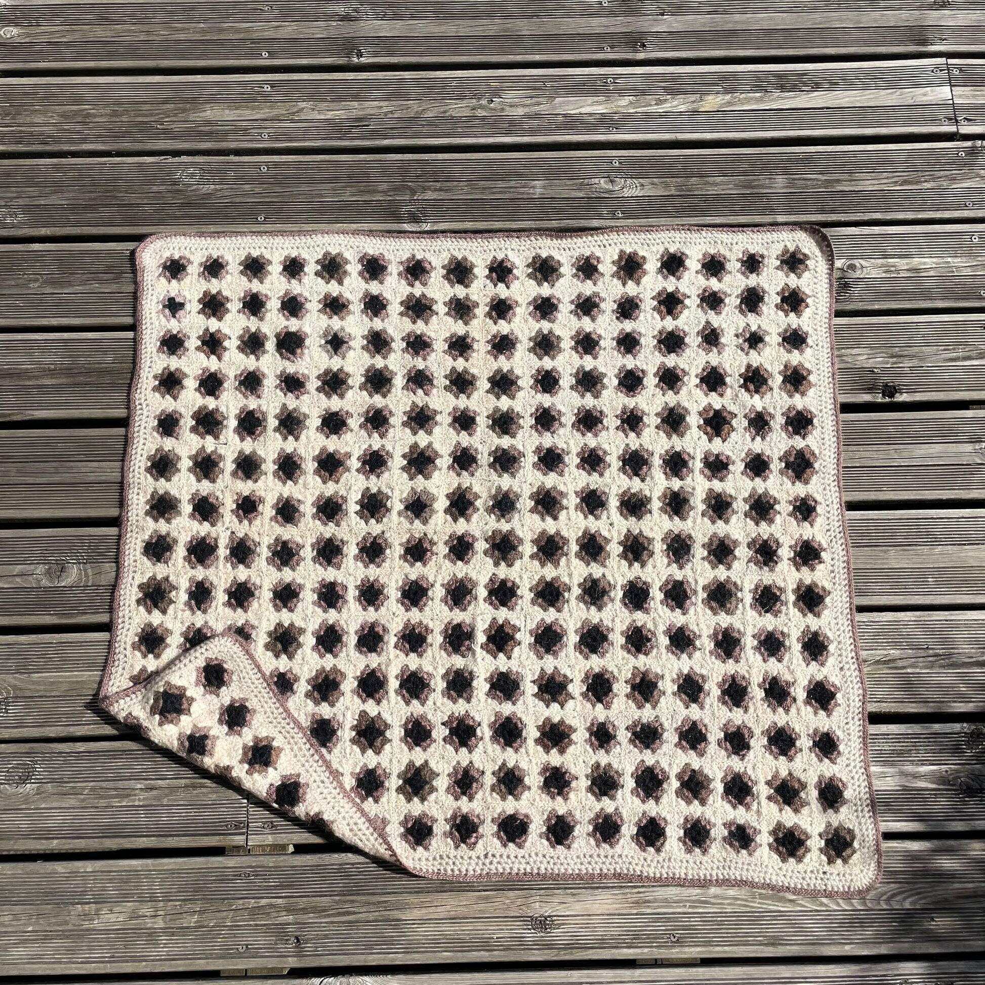 Crochet blanket in wool 1m x 1m