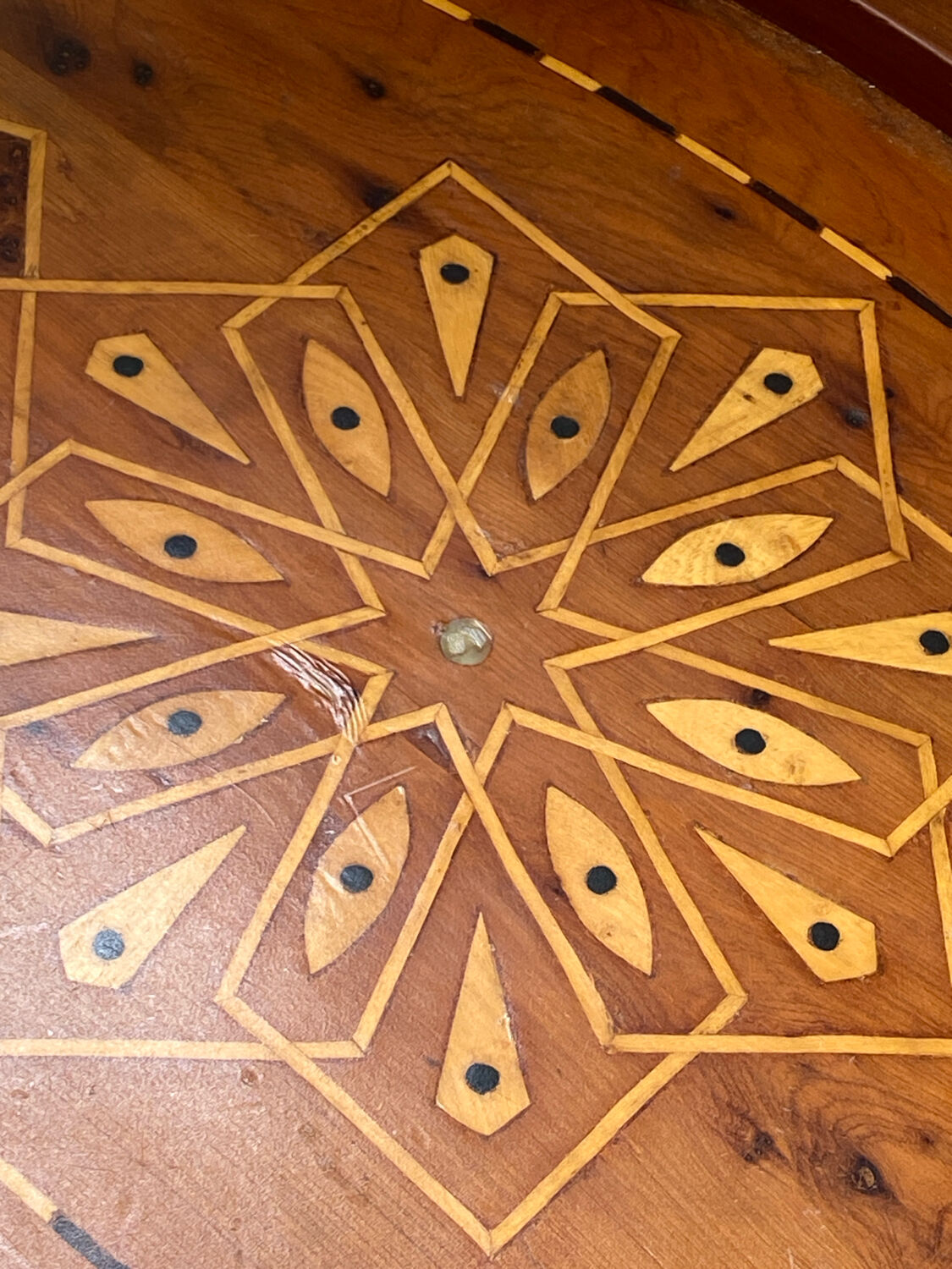 Wooden tray, inlaid decoration with marquetry and mother-of-pearl.