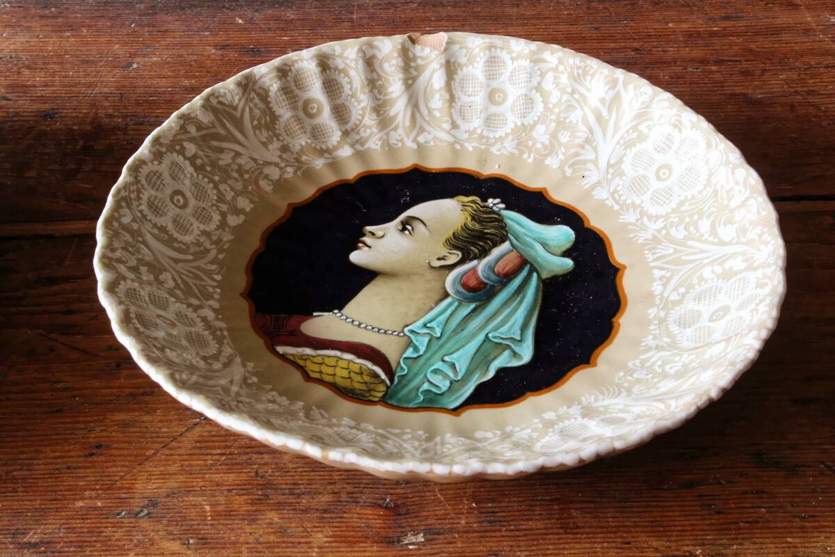 Set of two earthenware plates from Pesaro, Italy, early 20th century.