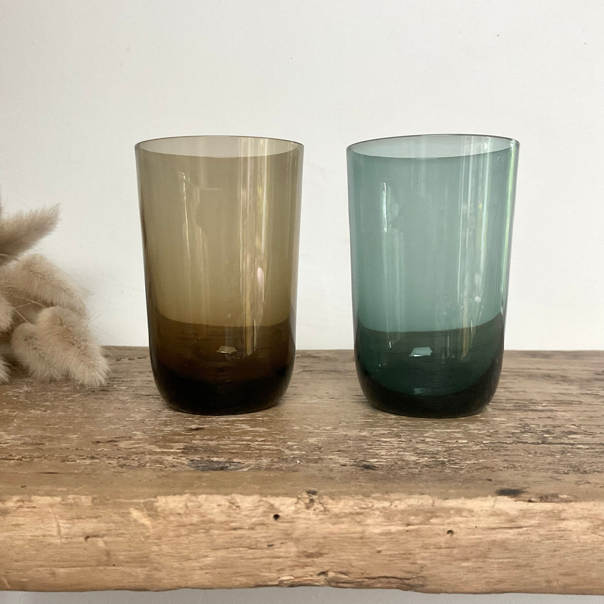 6 vintage coloured glasses