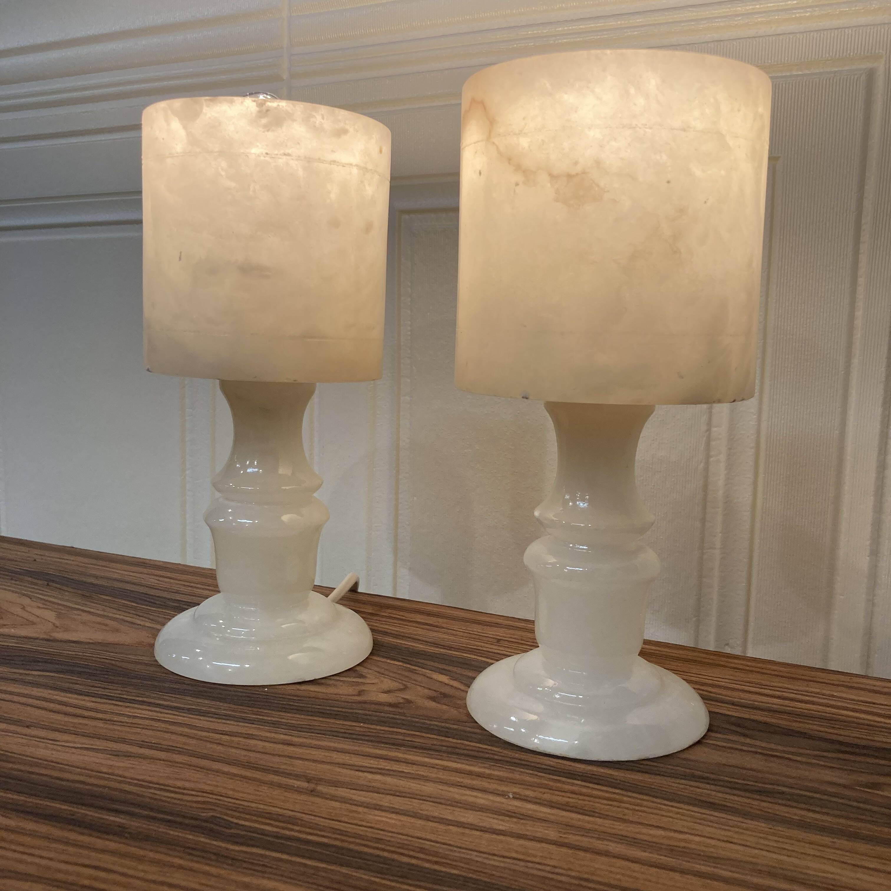 PAIRE DE LAMPES EN ALBÂTRE "DESIGN 1950".
