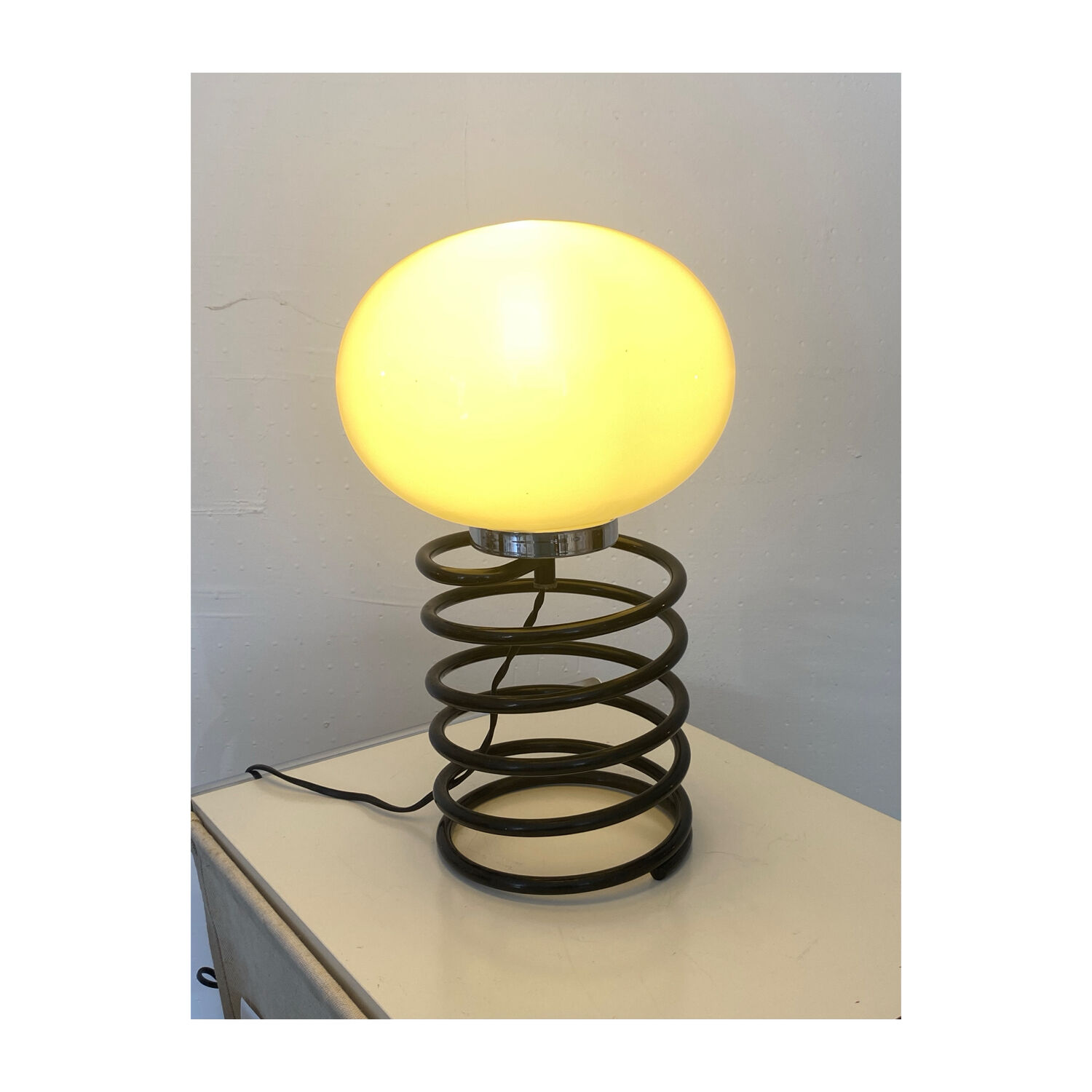 Lampe à poser ressort dans le goût d'Ingo Maurer