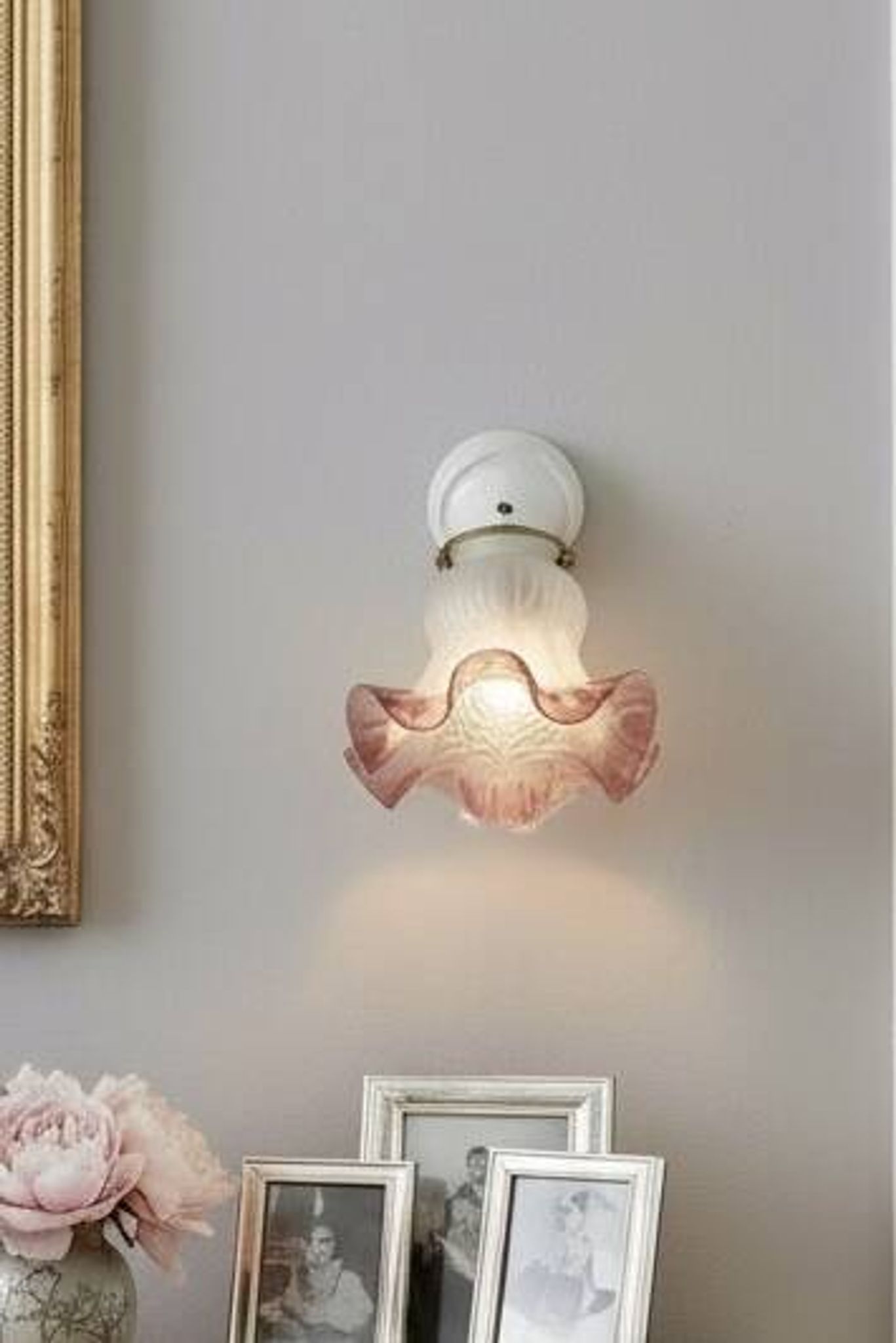 Pair of porcelain wall lights with pink glass tulips, Art Deco.