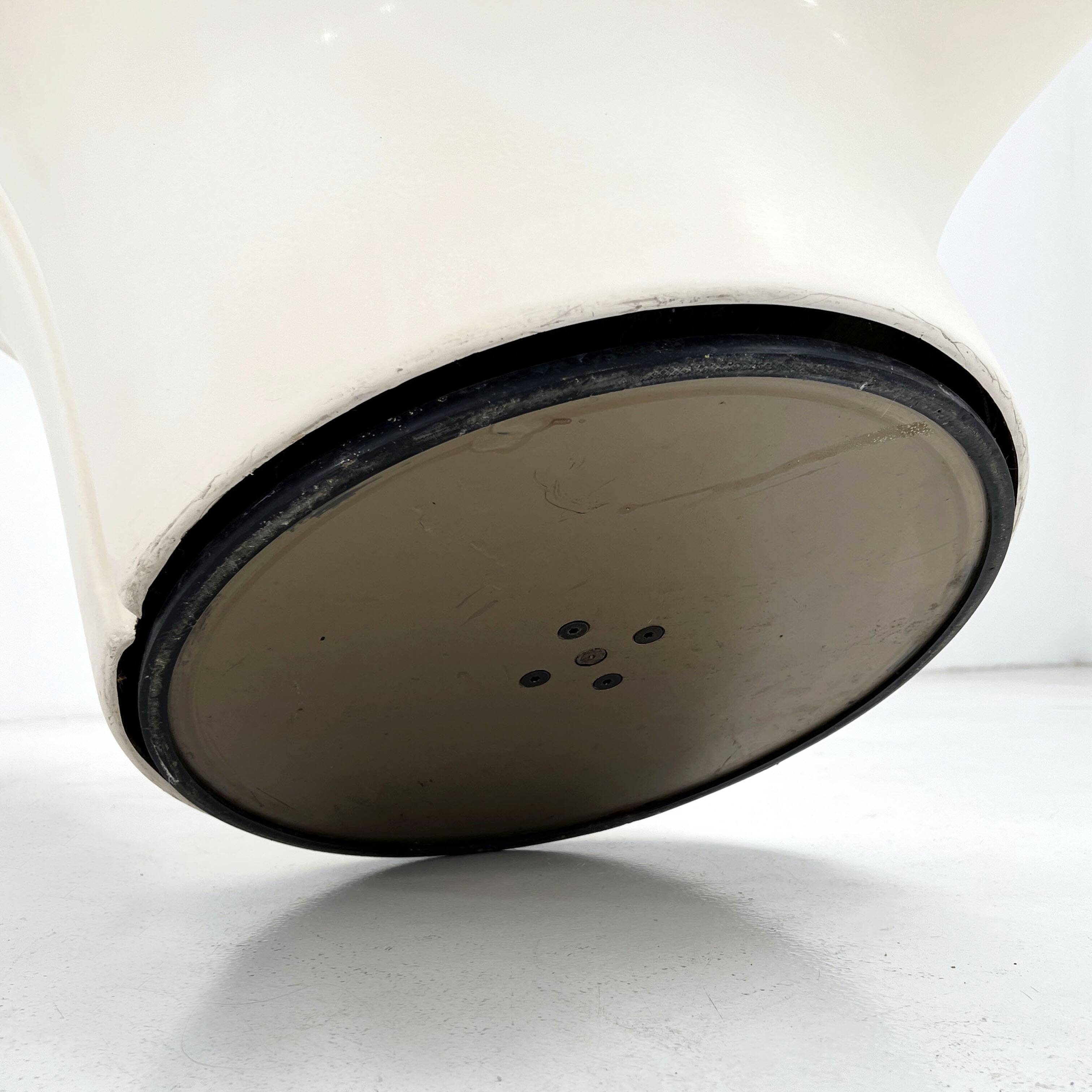Elda armchair in white and black by Joe Colombo for Comfort, 1960