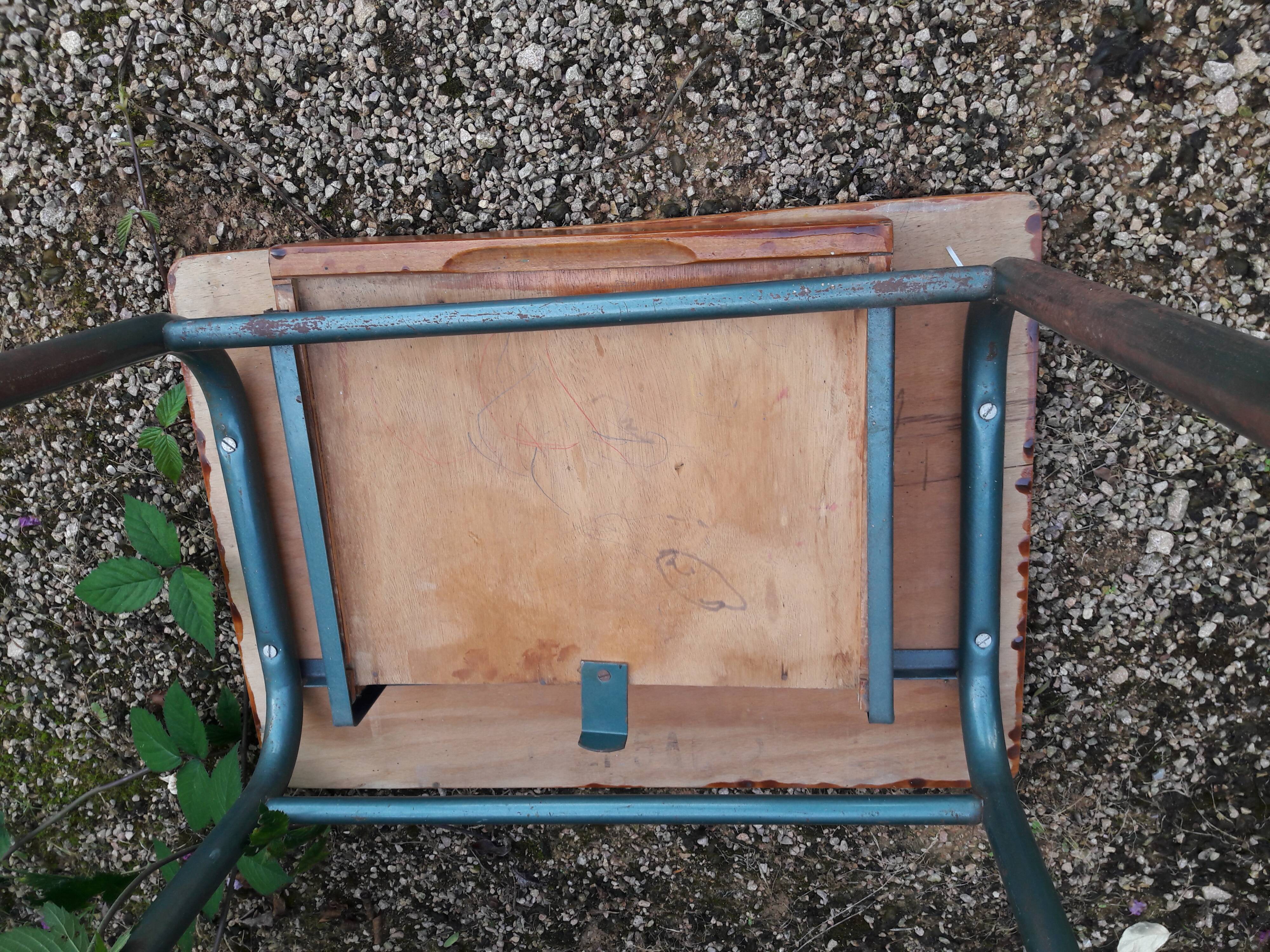 School desk with chair