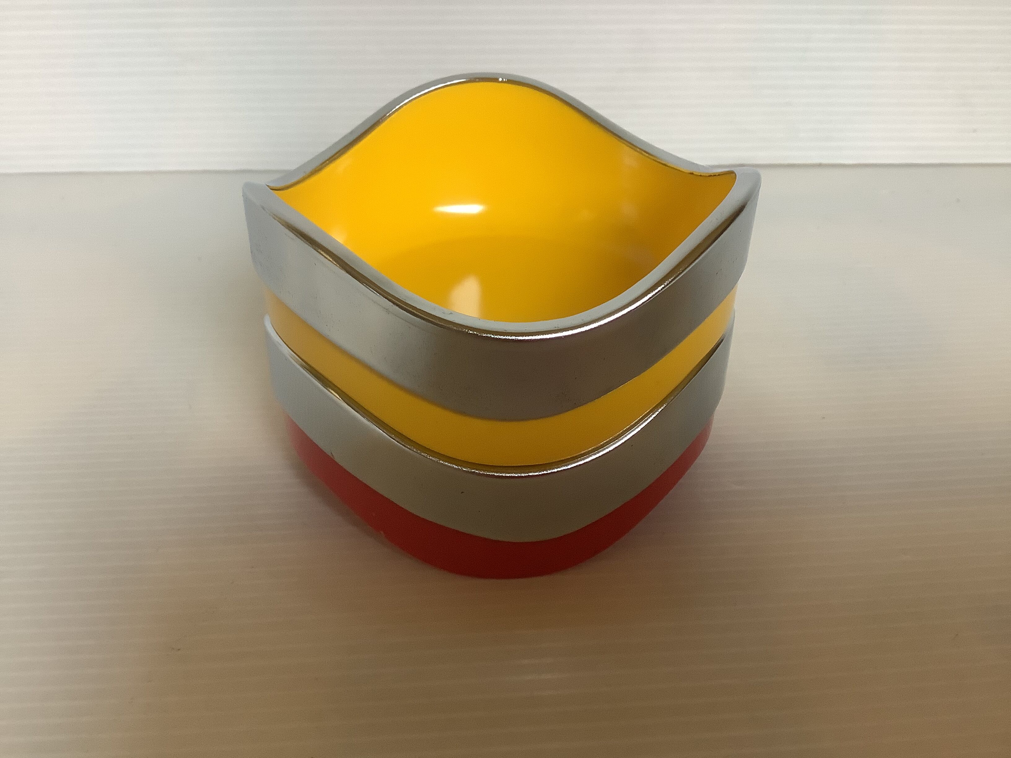 Pair of ashtrays Yax patent Japan