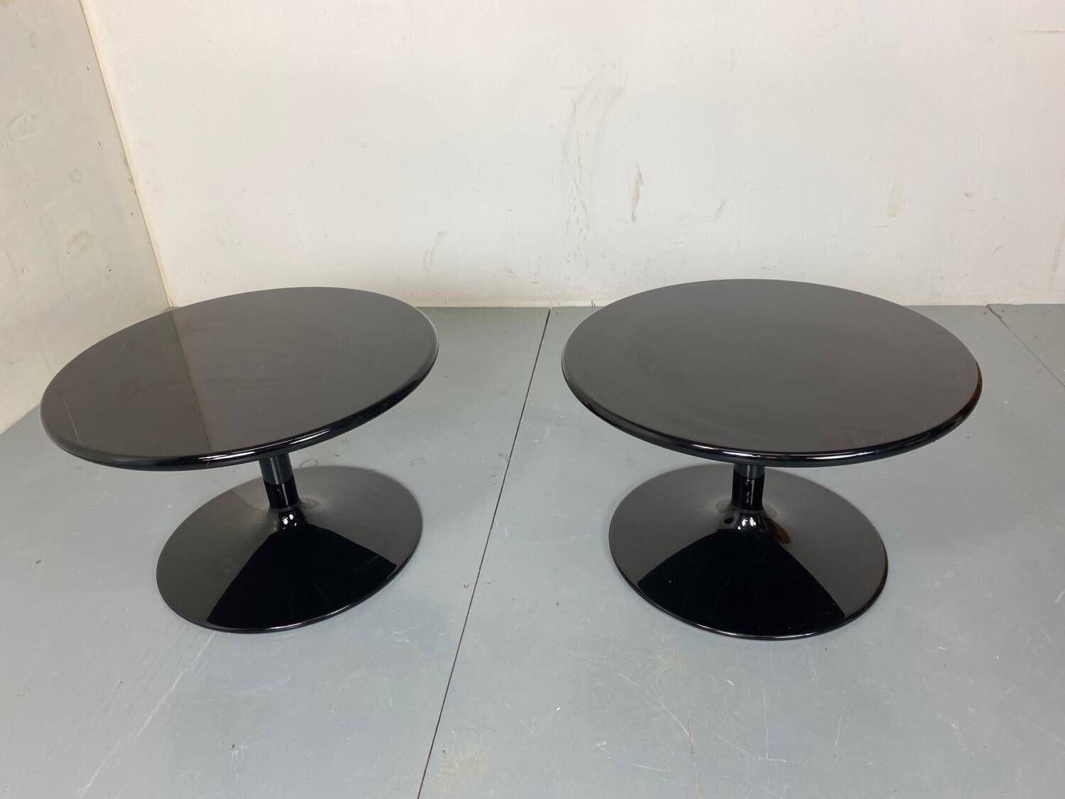 Table Basse d'Appoint Ronde Noire par Pierre Paulin pour Artifort, 1970s