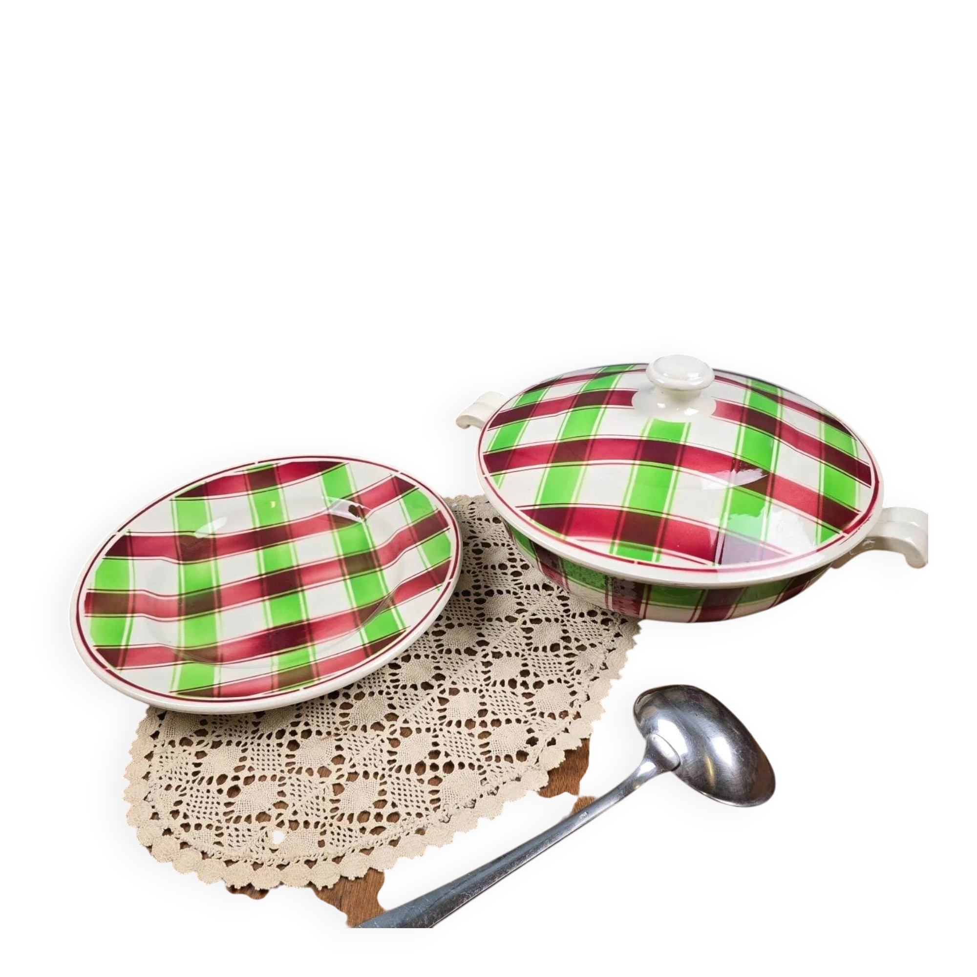 Soup tureen and dish set from Sarreguemines and Digoin, Sousse model, Scottish decoration.
