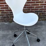 Vintage Desk Chair 3117 by Arne Jacobsen for Fritz Hansen in White