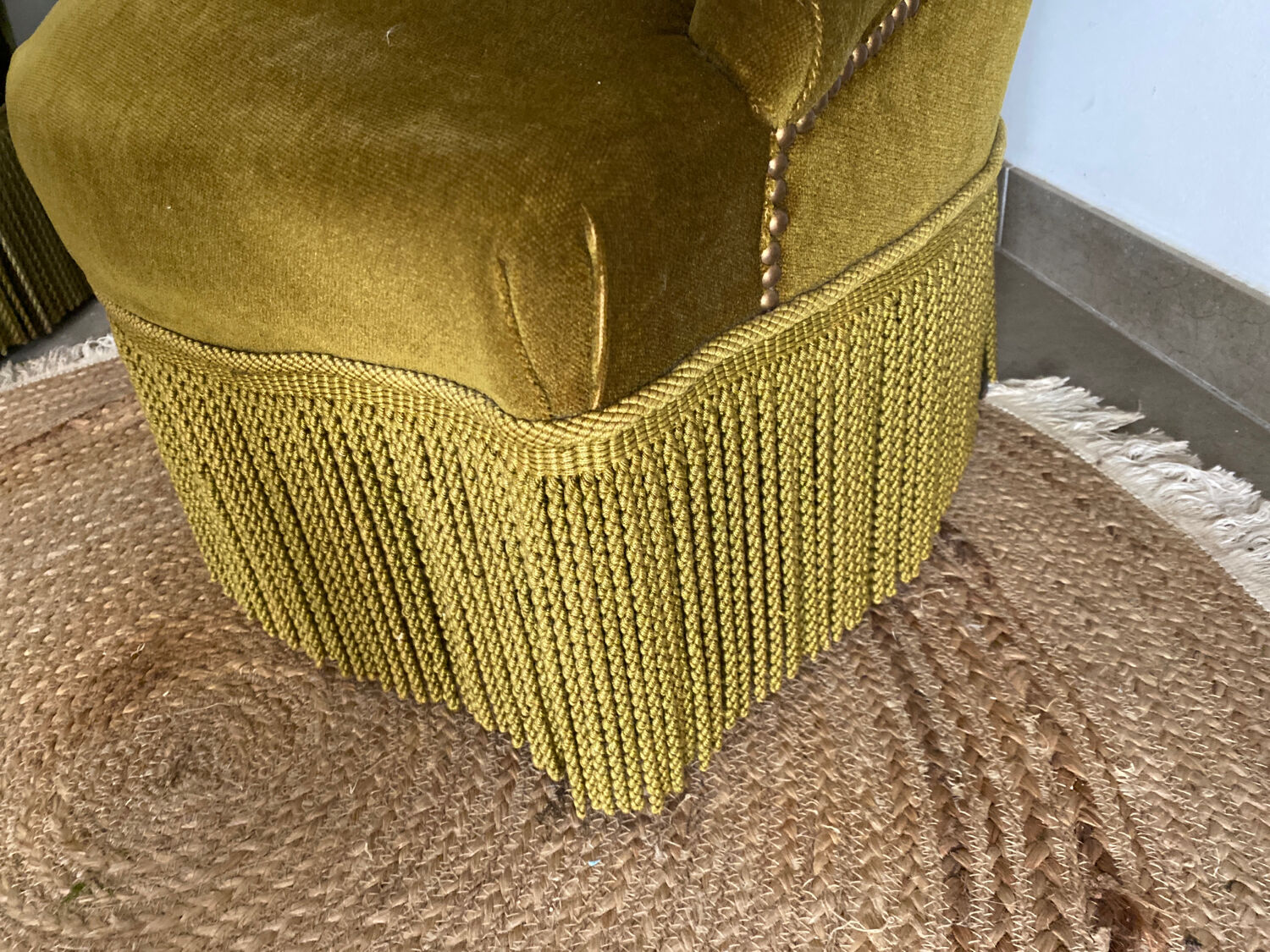 Green velvet toad armchair