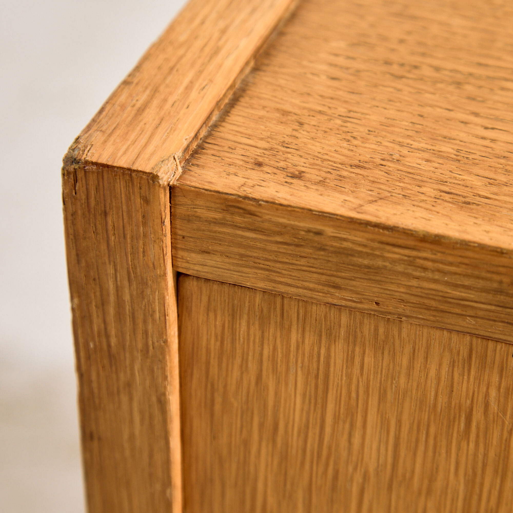Oak chest of drawers with four drawers