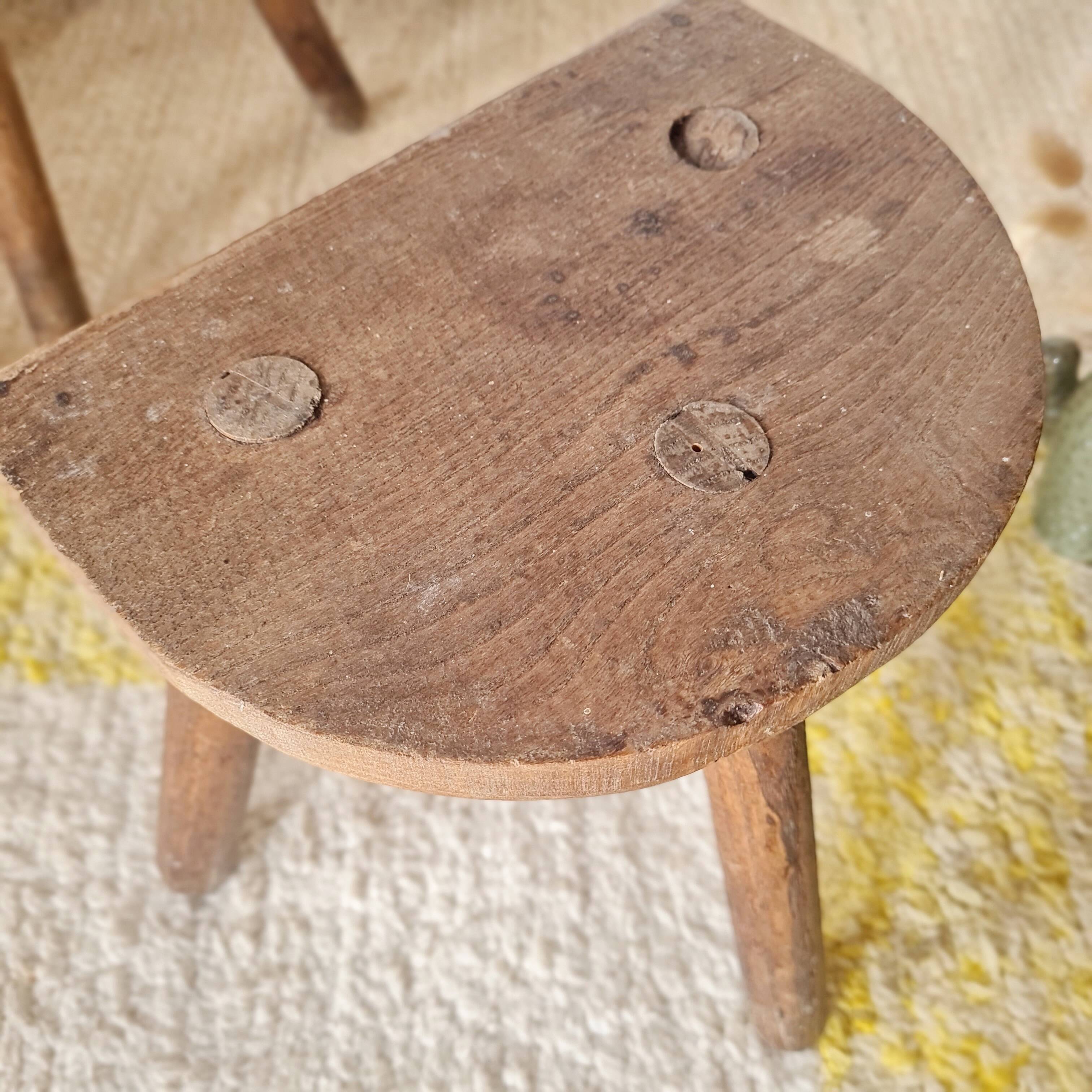 Vintage tripod stool in brutalist wood - folk art